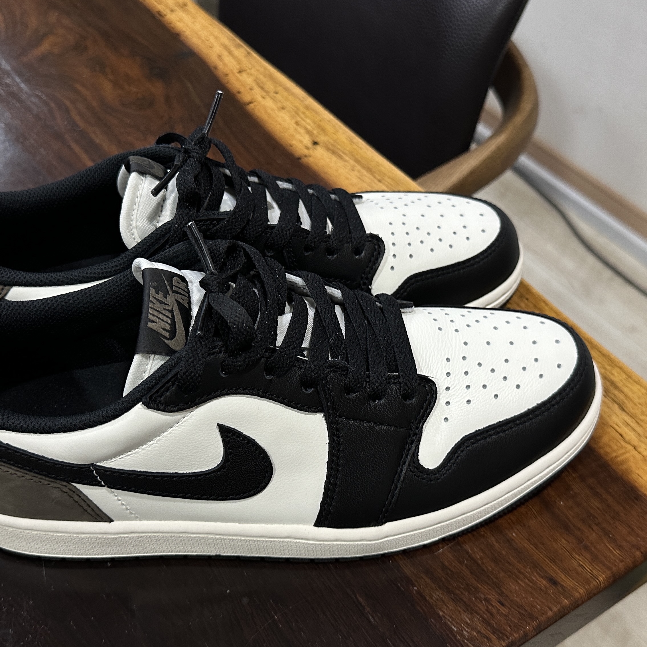 Jordan 1 Retro Low OG Mocha 착용 스타일 - 2