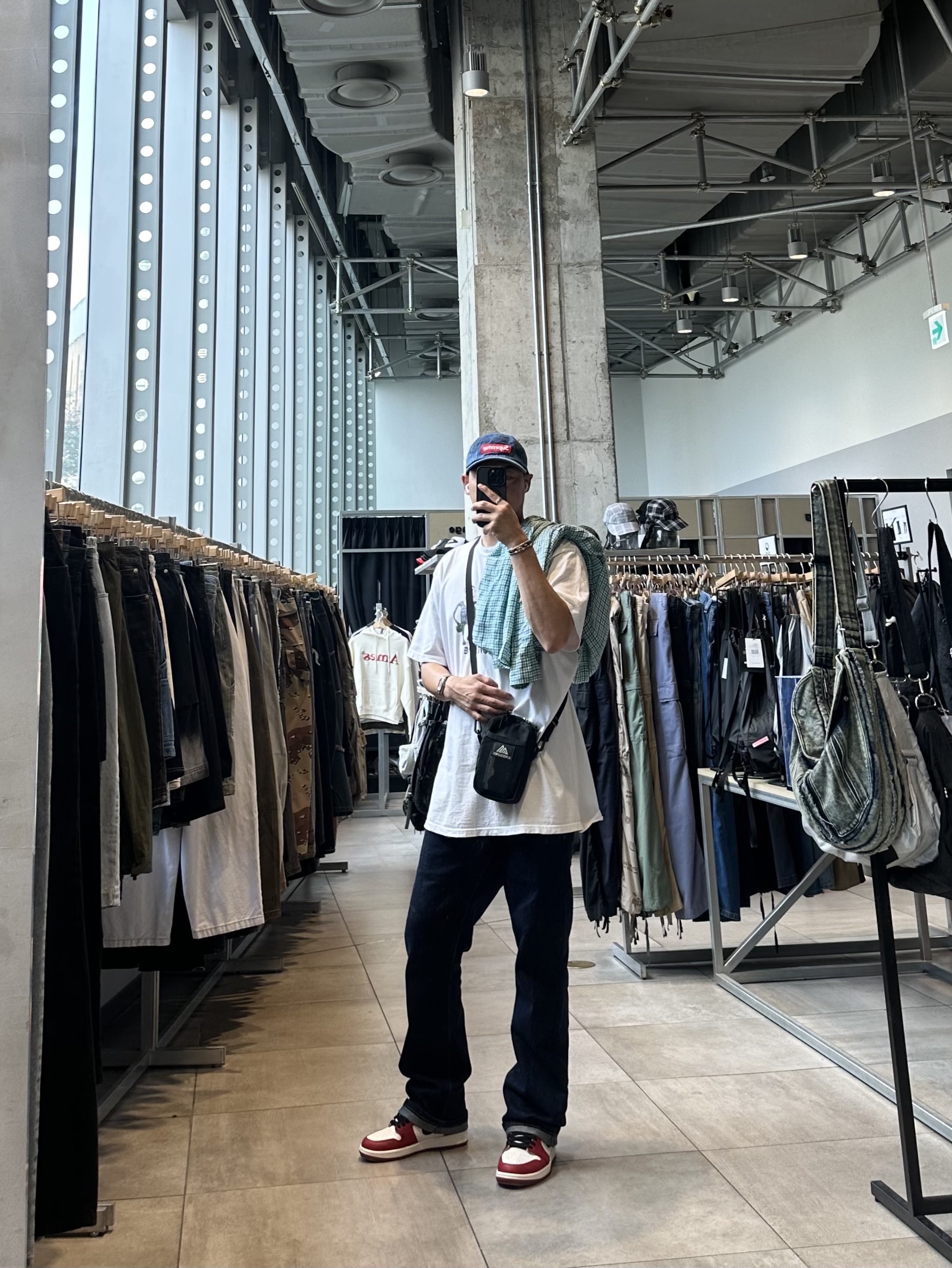 Supreme Washed Chino Twill Camp Cap Denim - 22FW, Jordan 1 Retro High OG Chicago 2022 착용 스타일
