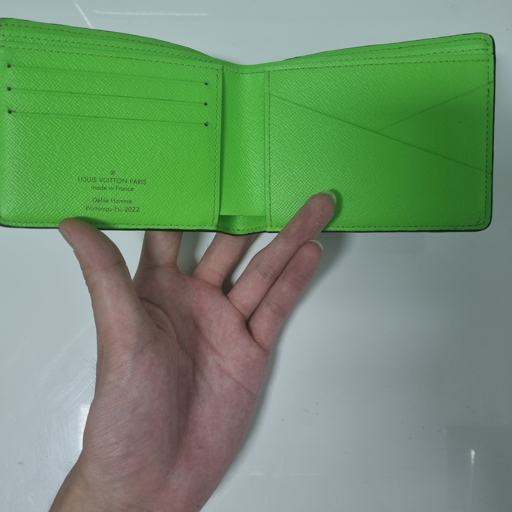 Louis Vuitton PF. Multiple Wallet Monogram 착용 스타일 - 4