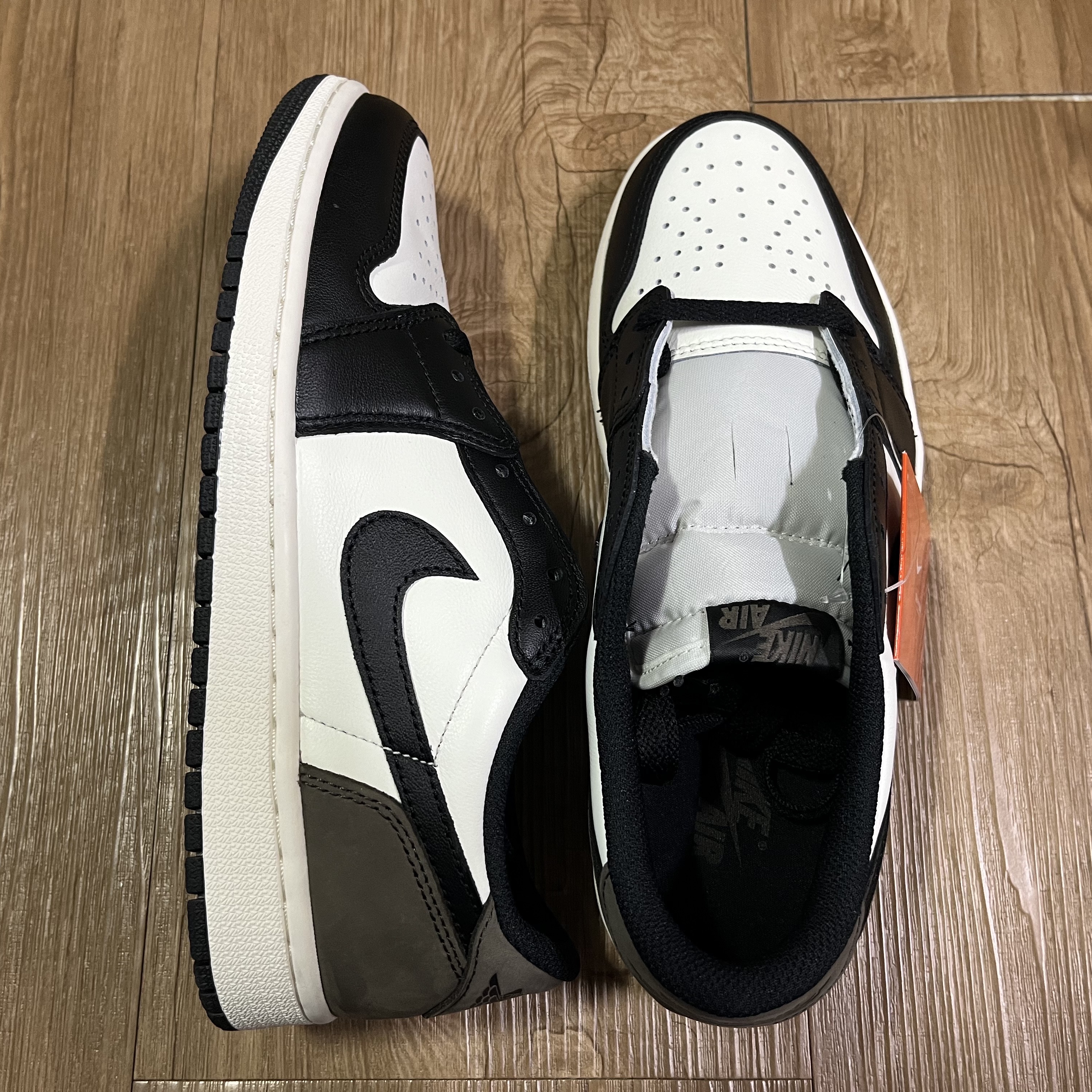 Jordan 1 Retro Low OG Mocha 착용 스타일 - 4