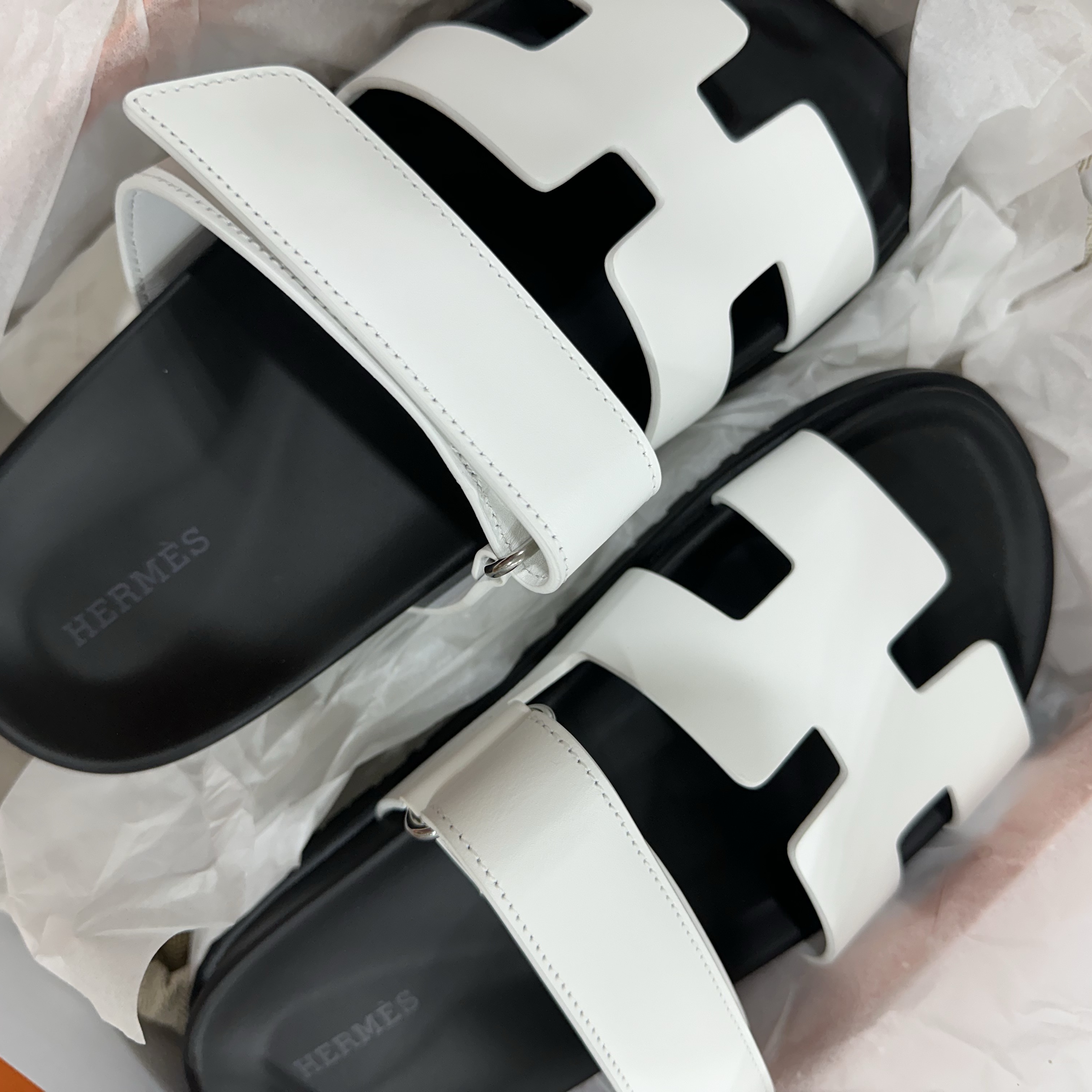 (W) Hermes Chypre Sandal Calfskin & Blanc 착용 스타일