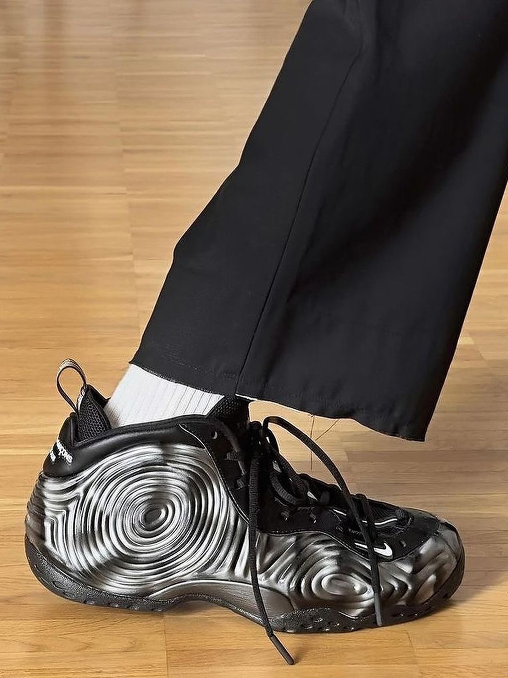 Nike x Comme des Garcons Homme Plus Air Foamposite One SP Black White 착용 스타일 - 3