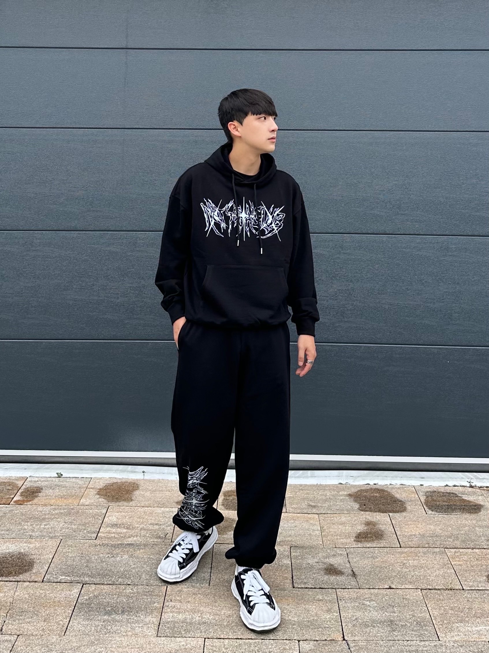 Maison Mihara Yasuhiro Peterson OG Sole Canvas Low Sneakers Black 착용 스타일 - 2