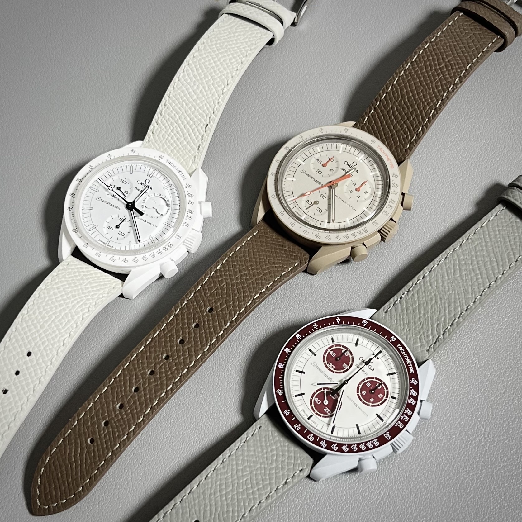 Swatch x Omega Bioceramic MoonSwatch Mission To Pluto, Swatch x Omega x Snoopy Bioceramic Moonswatch Mission To The Moonphase Full Moon 착용 스타일 - 1
