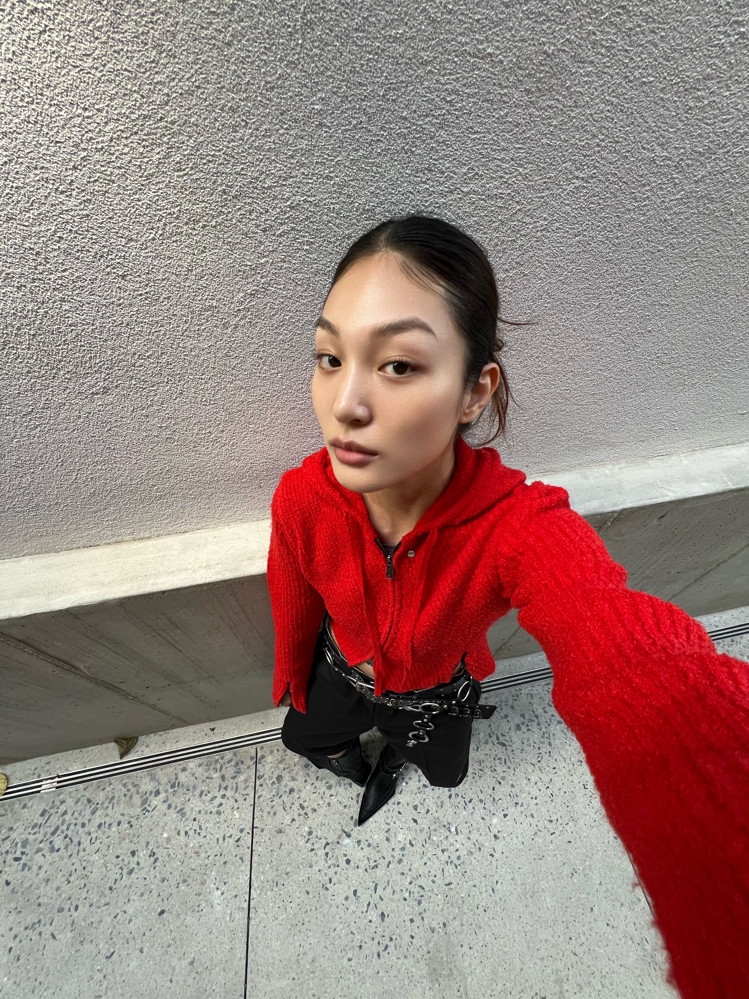 Vacant Archive Moro Knitted Hoodie Zip-Up Red, Vacant Archive Moro Knitted Hoodie Zip-Up Black 착용 스타일