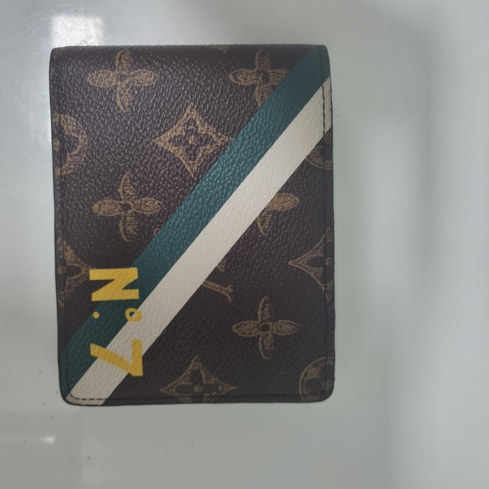 Louis Vuitton PF. Multiple Wallet Monogram 착용 스타일 - 1