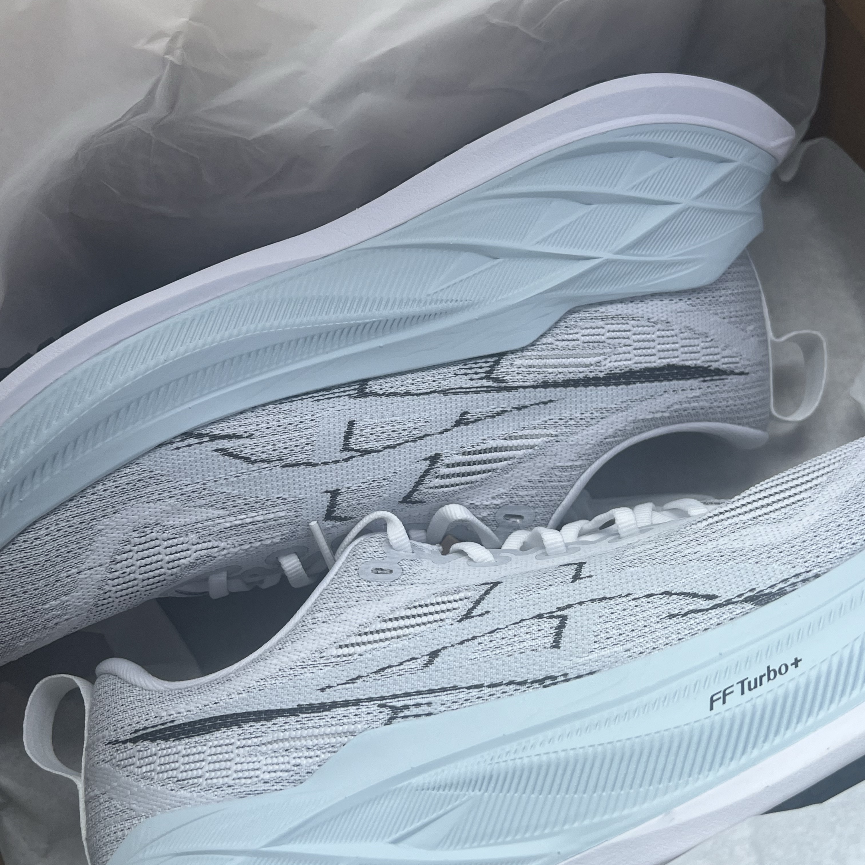 Asics Superblast 2 White Cool Grey 착용 스타일