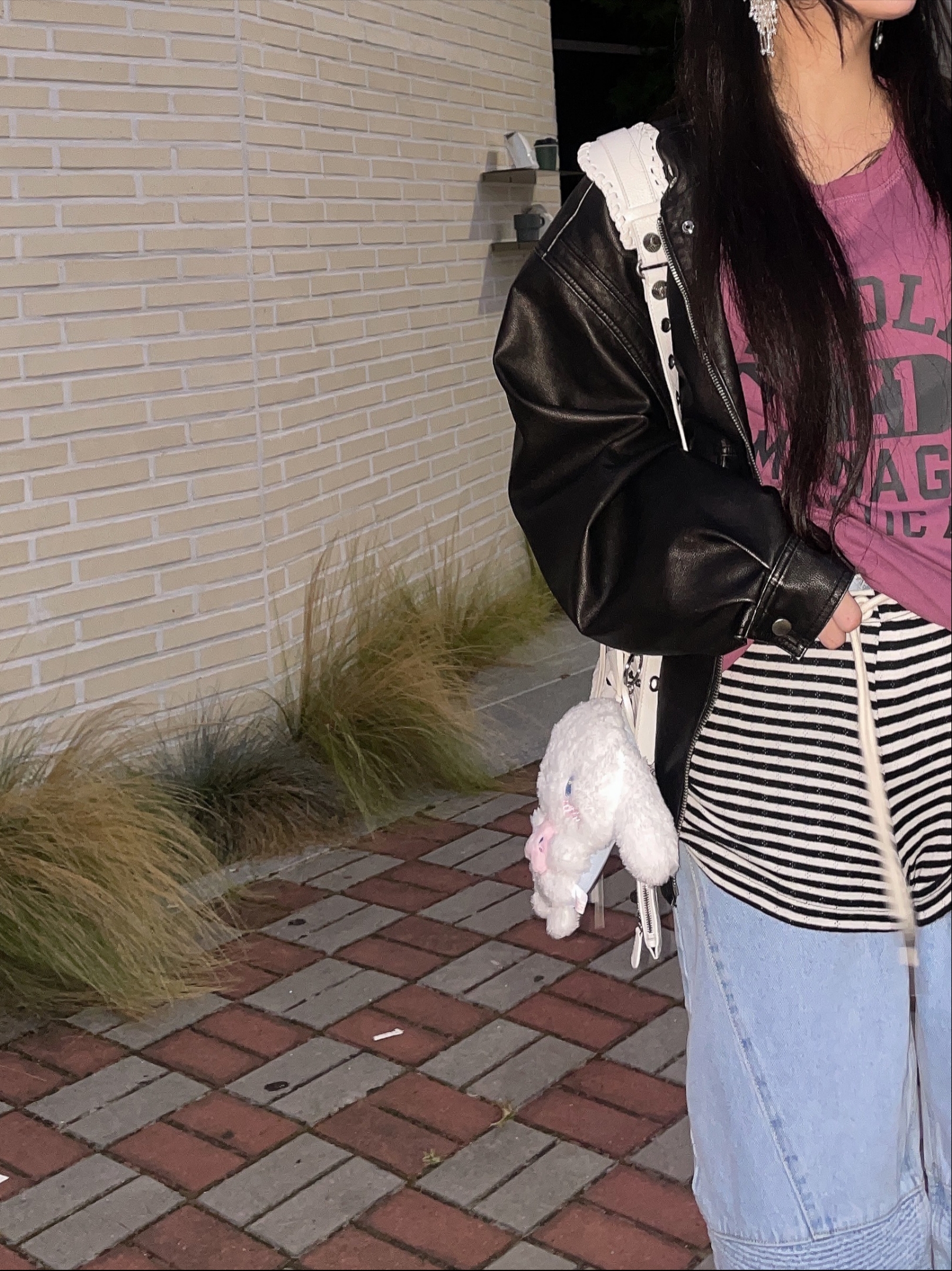 (W) On Running x Post Archive Faction (Paf) Cloudmonster 2 Moondust Chalk, Balenciaga Arena Lambskin Le Cagole XS Shoulder Bag White 착용 스타일 - 6