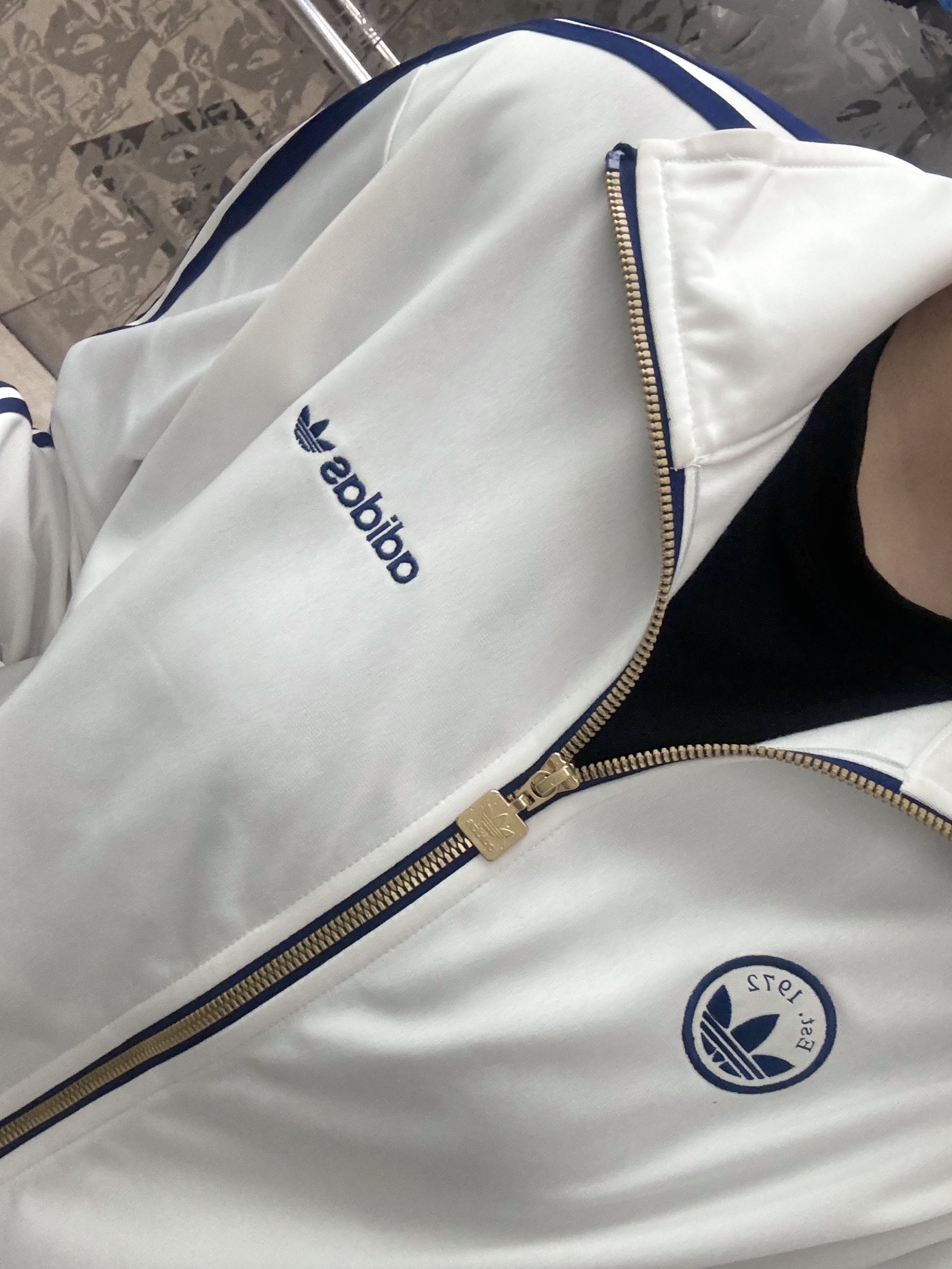 (W) Adidas Firebird Badge Track Top Cloud White - KR Sizing 착용 스타일