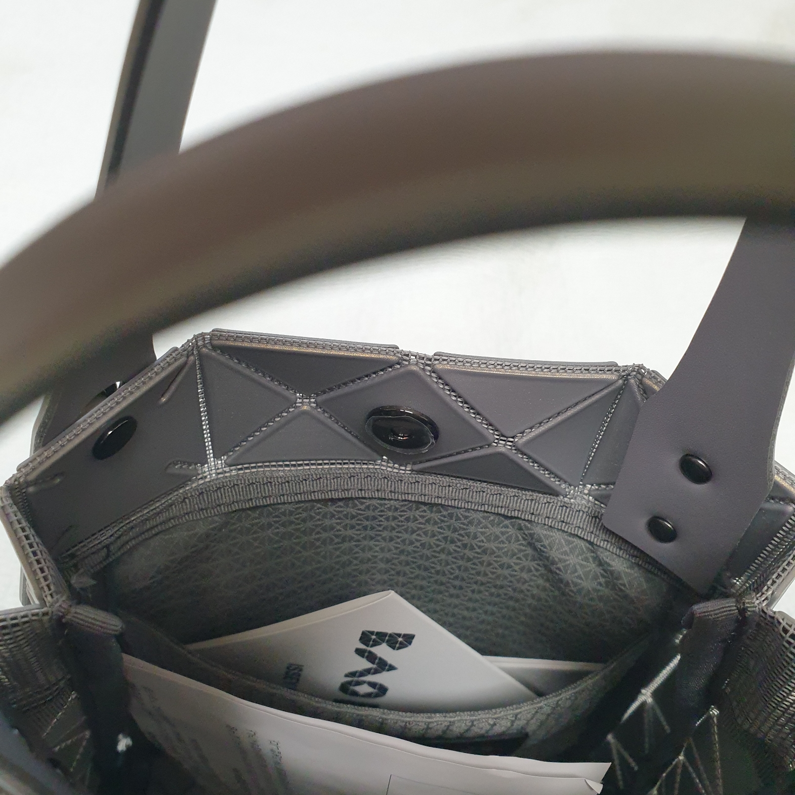 Bao Bao Issey Miyake Prism Plus Tote Bag Gray 착용 스타일 - 2