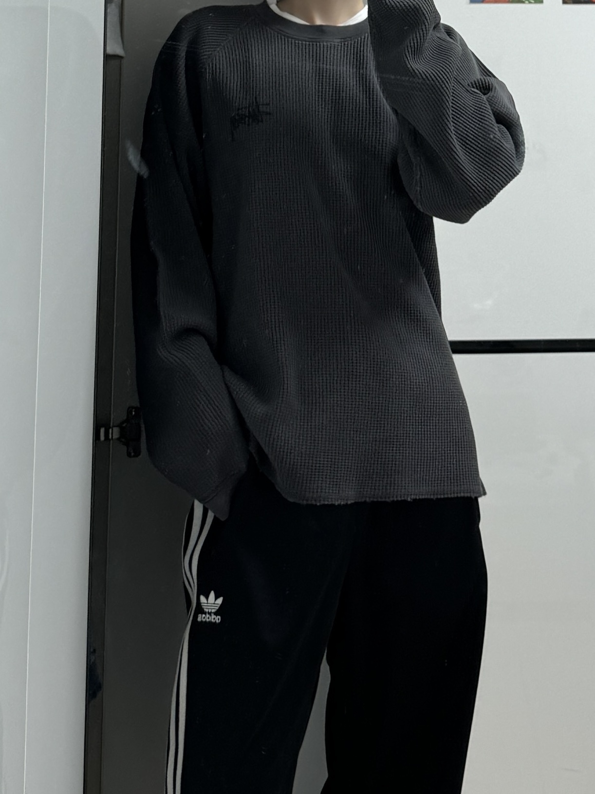 Stussy Raglan Thermal LS Crew Washed Black, Adidas Adicolor Classic Firebird Track Pants Black - KR Sizing 착용 스타일