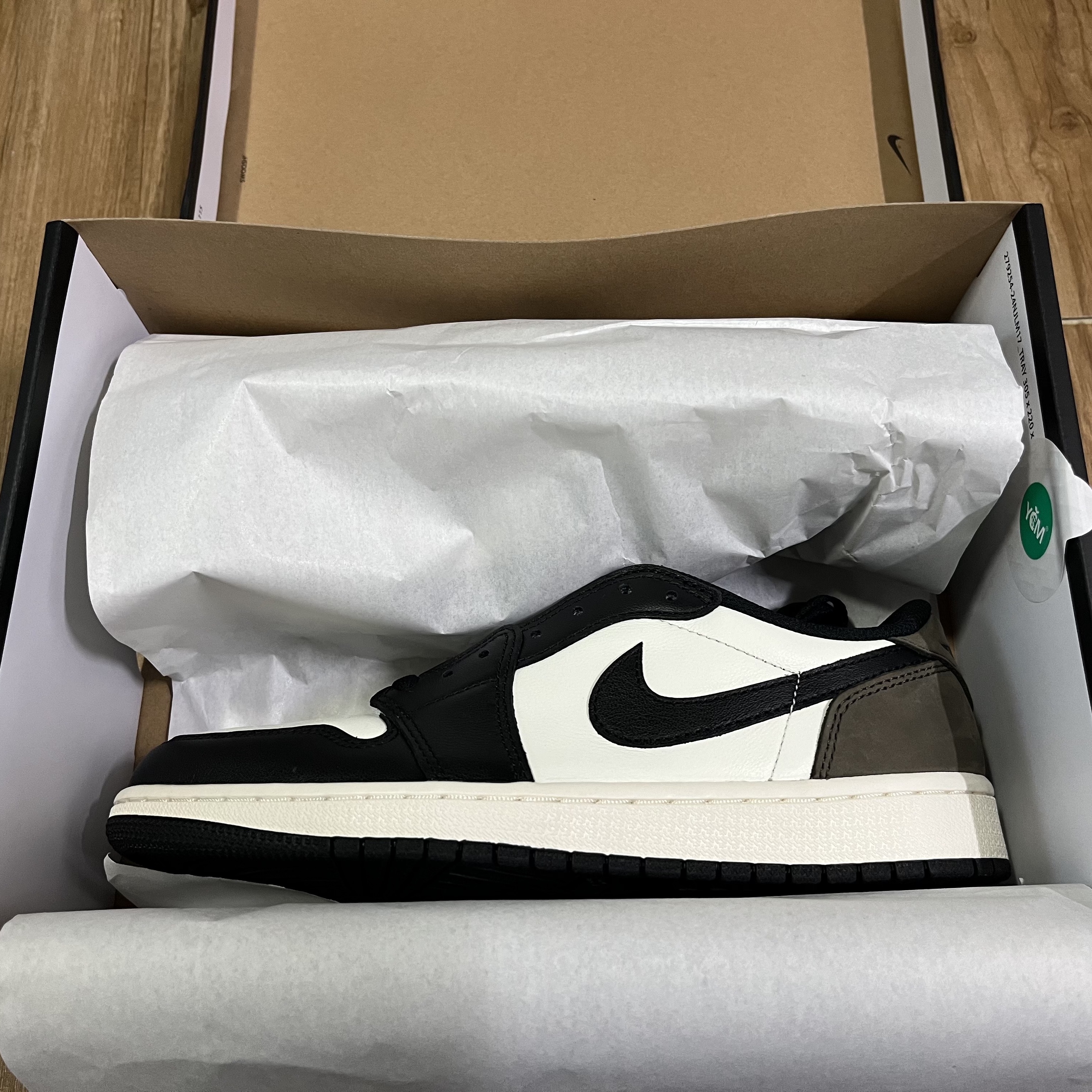Jordan 1 Retro Low OG Mocha 착용 스타일 - 2