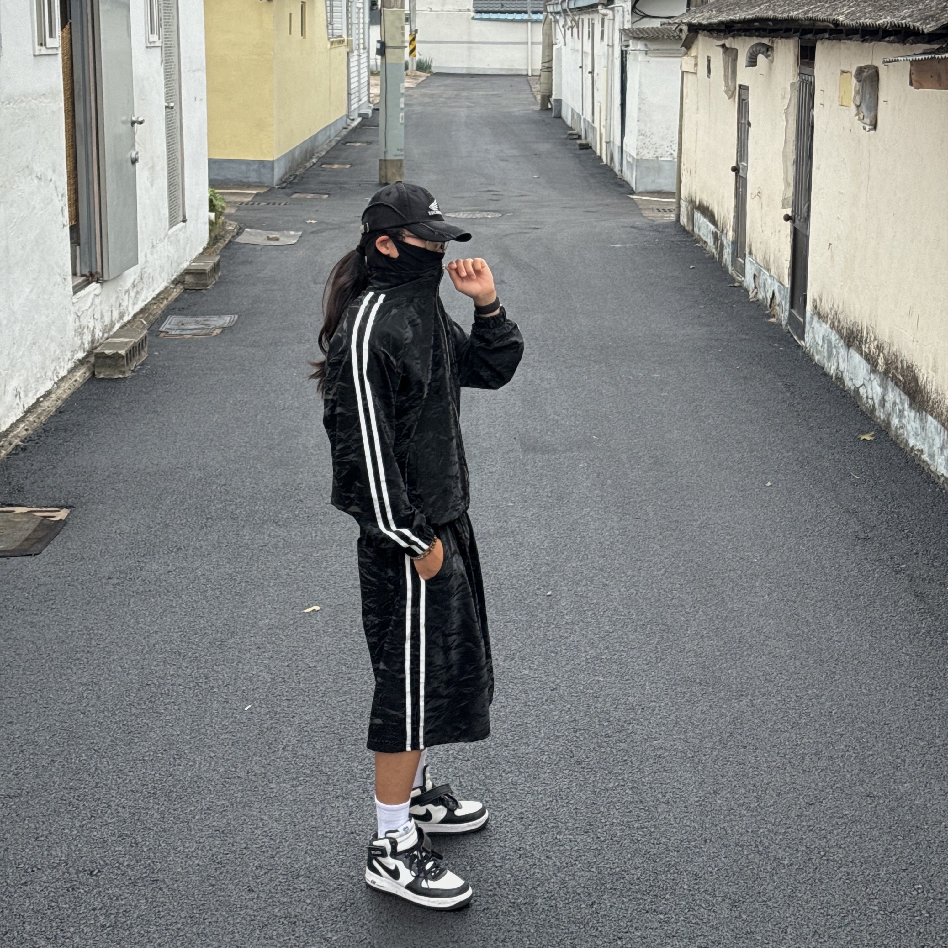 Nike x Stussy Air Force 1 '07 Mid SP Black and Light Bone 착용 스타일 - 4