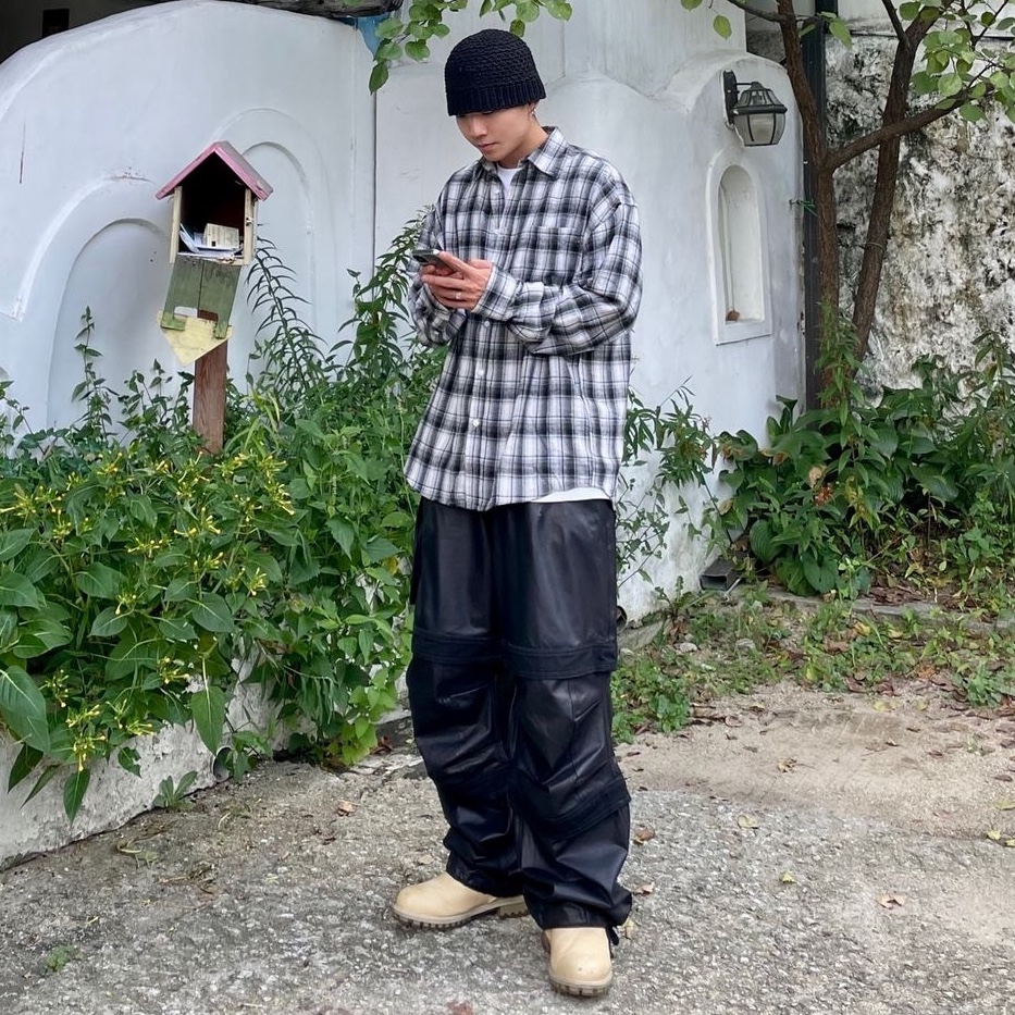 Farfromwhat Far Layered Work Pants Coated Black 착용 스타일