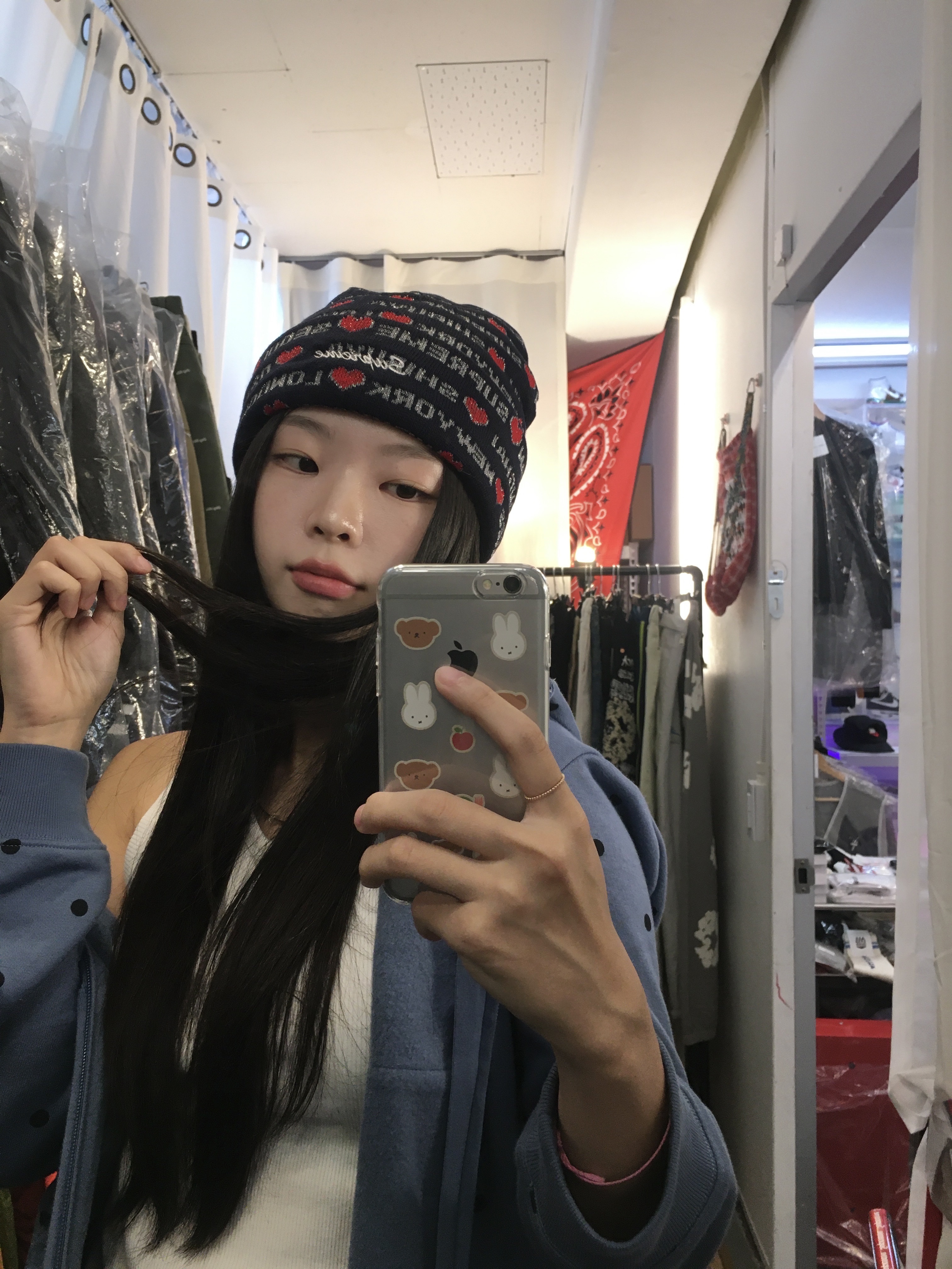 Supreme Hearts Beanie Navy - 24FW 착용 스타일 - 2