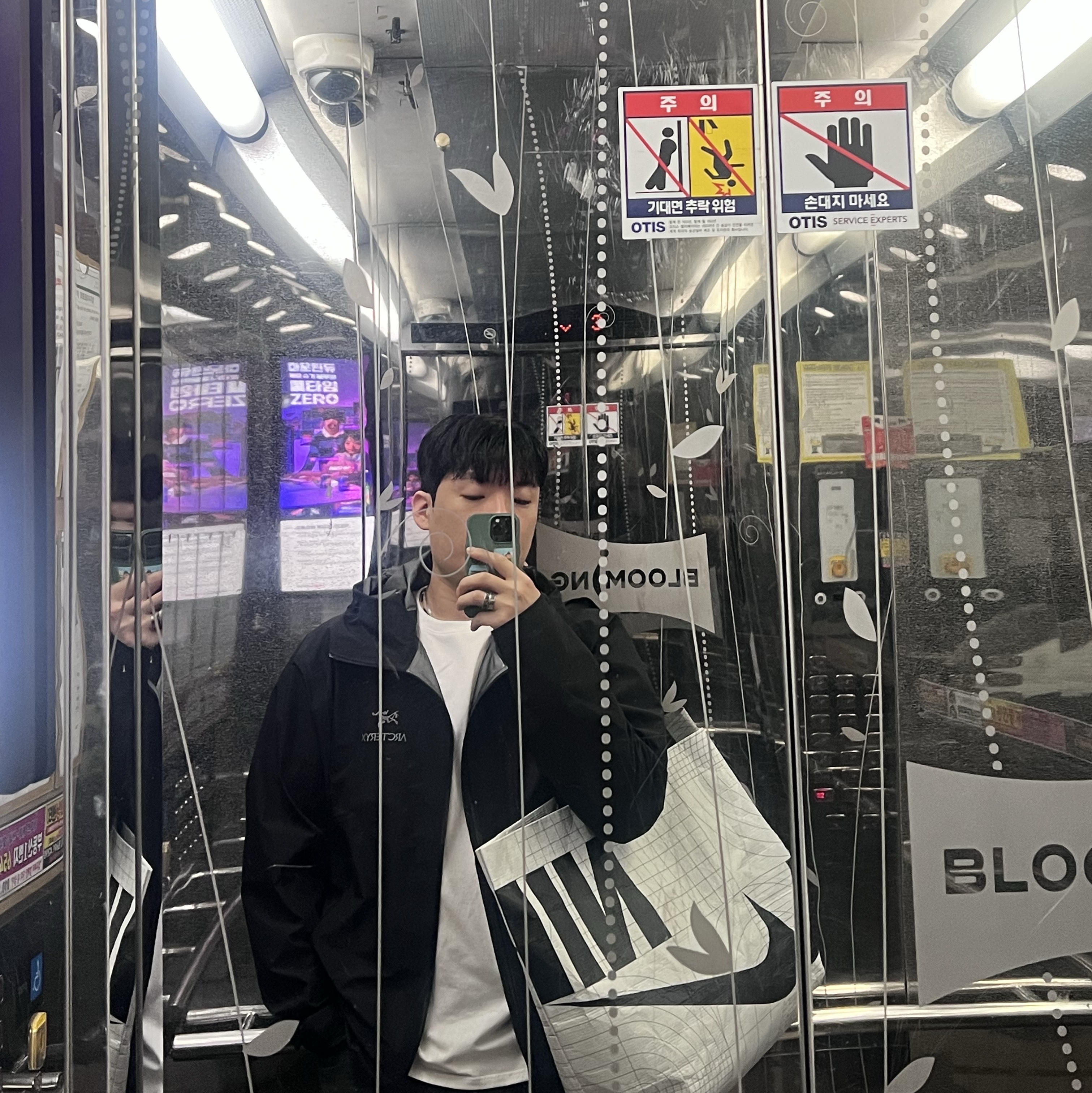 Arc'teryx Beta LT Jacket Black 착용 스타일