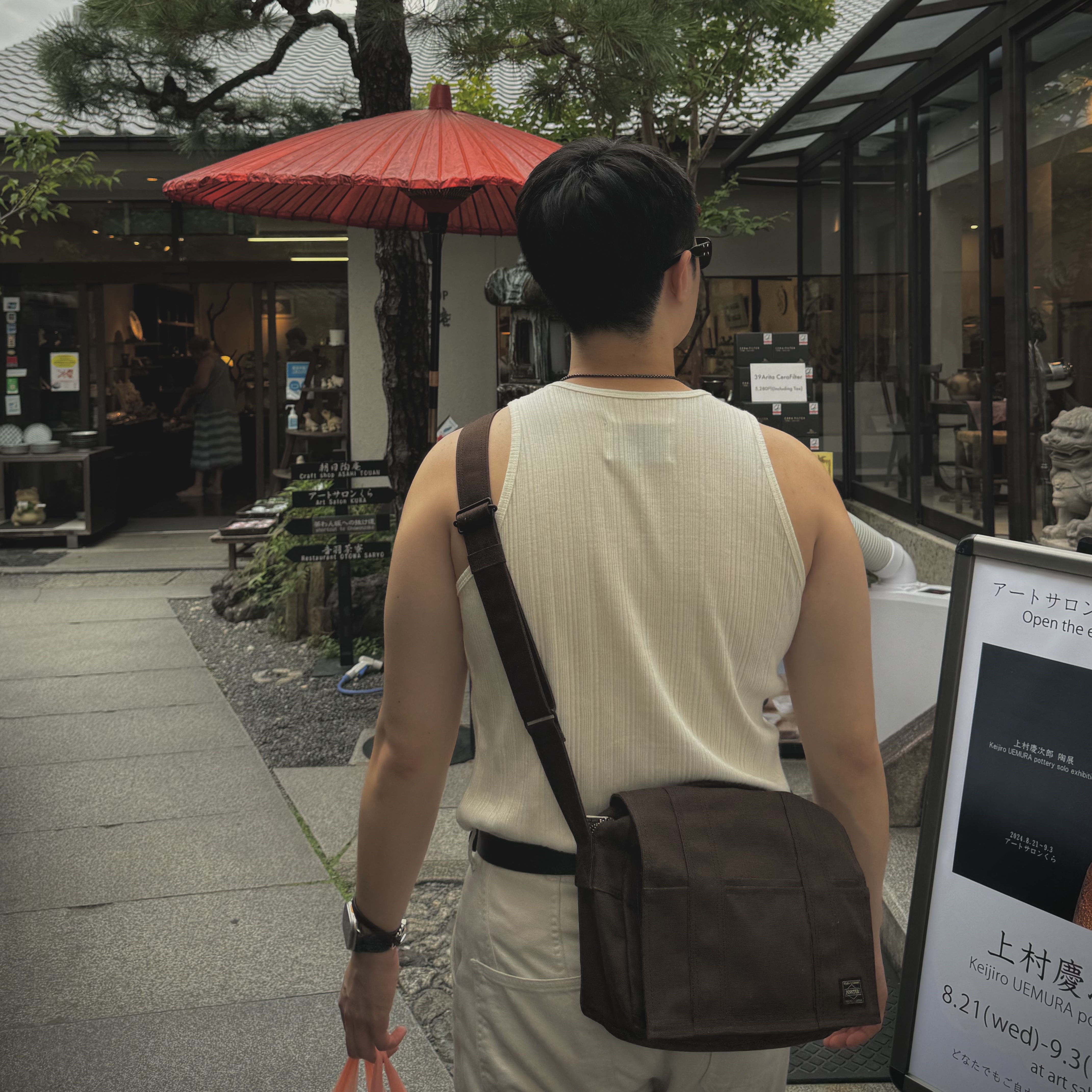 Porter Smoky Shoulder Bag Brown, Gentle Monster x Maison Margiela MM106 Black Black 착용 스타일