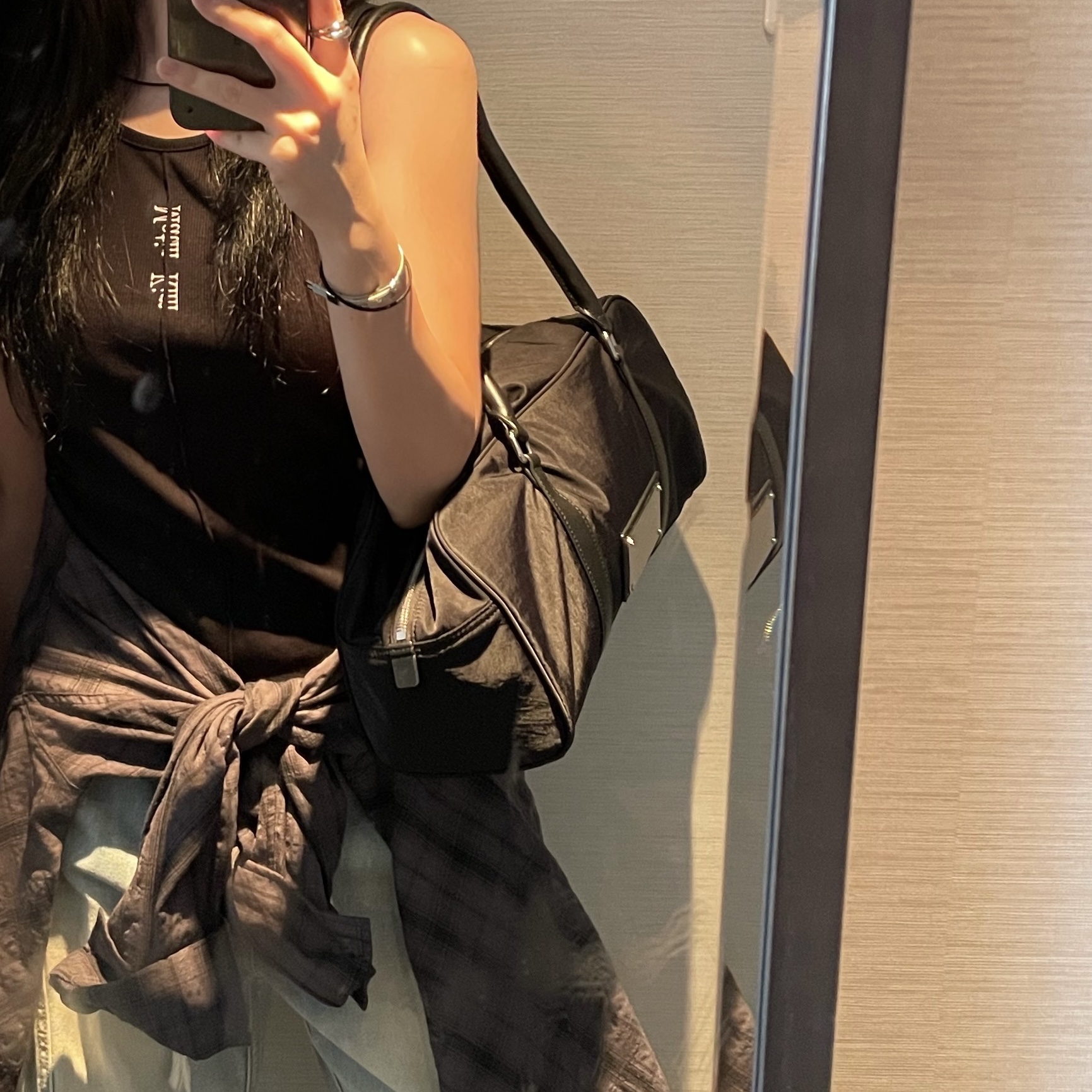 (W) Matin Kim Pintuck Sleeveless Top Black, Matin Kim Sporty Tote Bag Black 착용 스타일