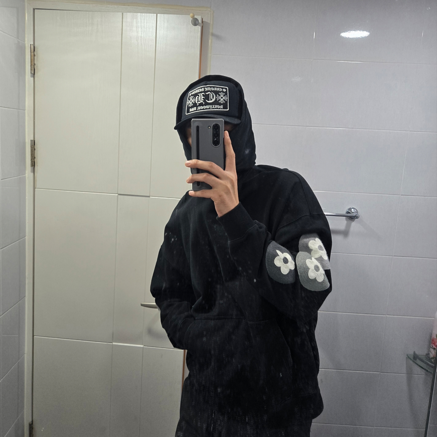 Chrome Hearts CH Hollywood Trucker Hat Black 착용 스타일