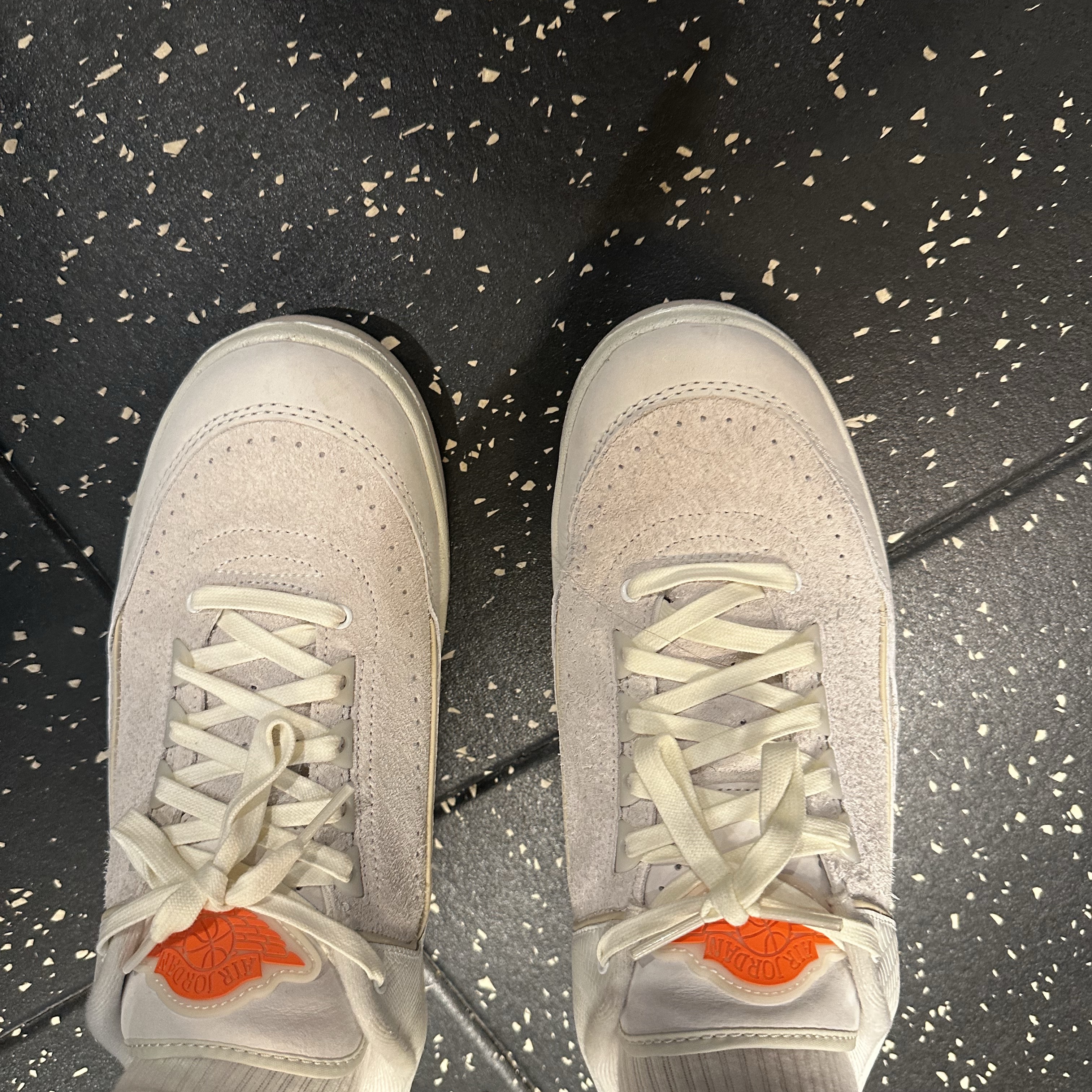Jordan 2 x Shelflife Retro Low SP White Bright Mandarin 착용 스타일