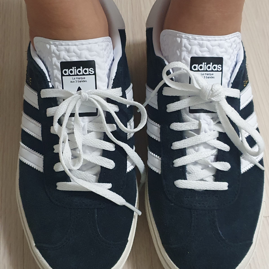 (W) Adidas Gazelle Bold Core Black Cloud White 착용 스타일