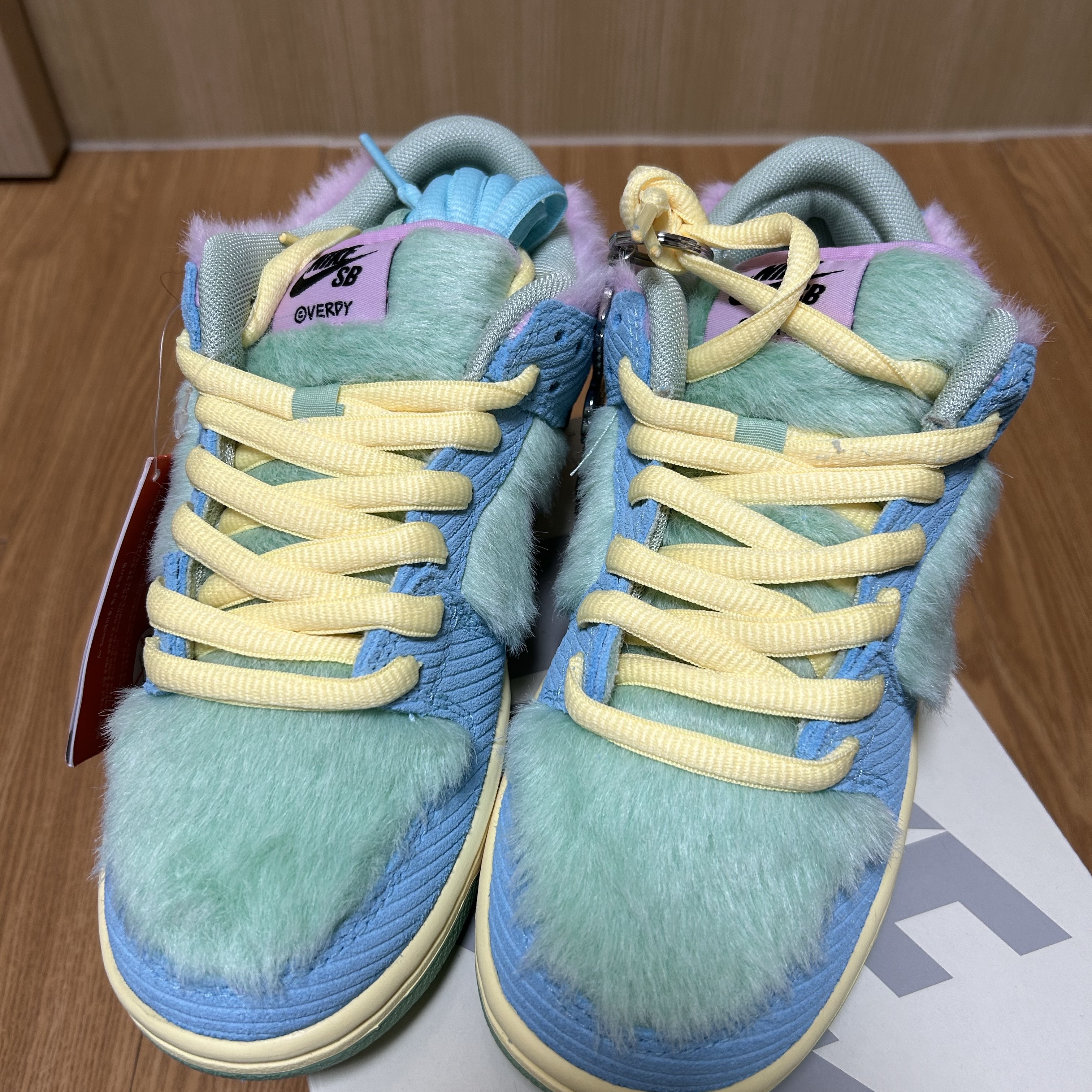 Nike x Verdy SB Dunk Low Pro Blue Gaze and Enamel Green 착용 스타일 - 2