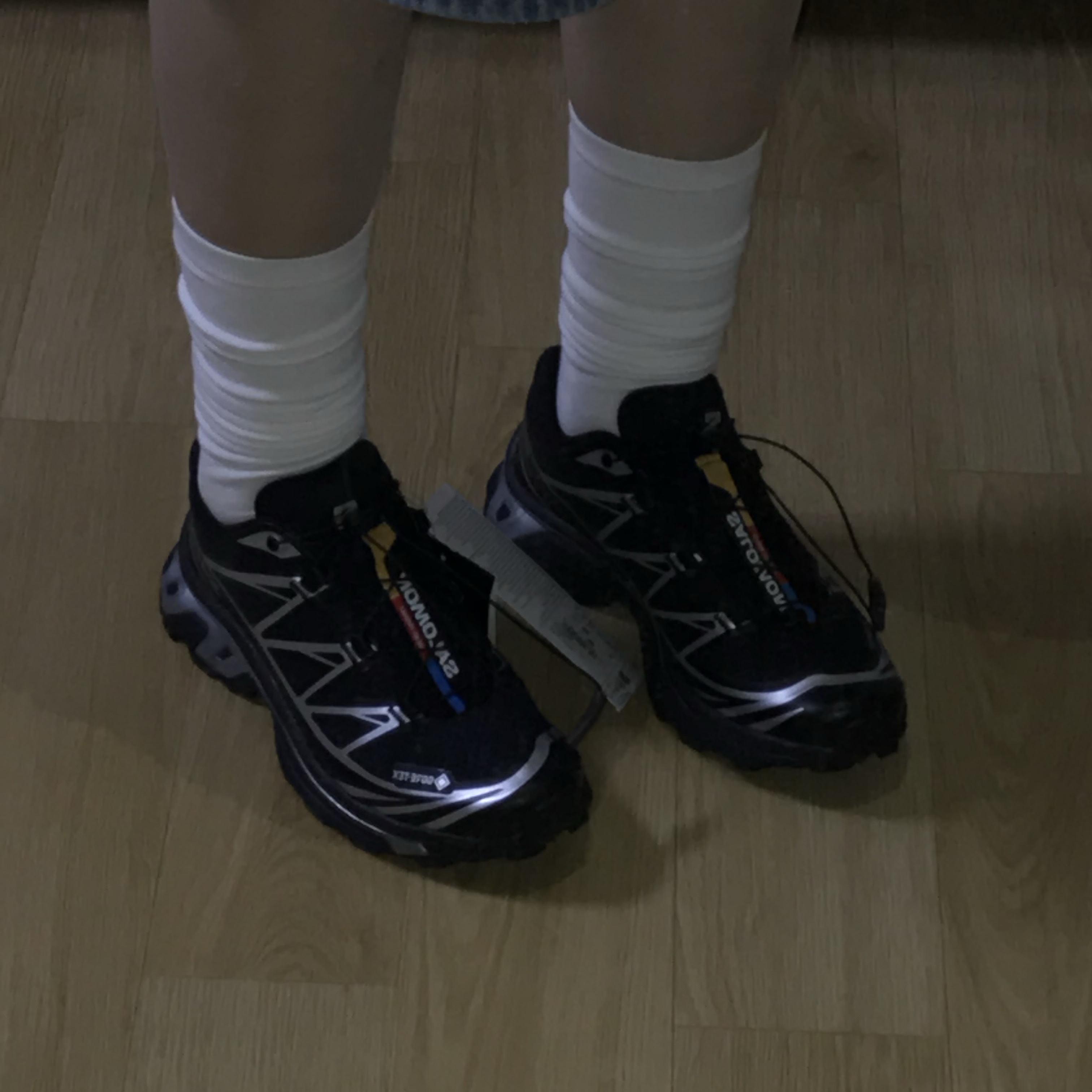 Salomon XT-6 GTX Black Silver 착용 스타일 - 2