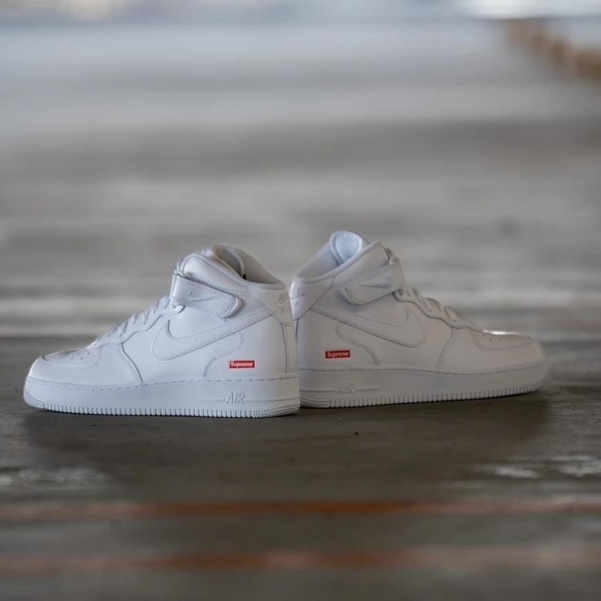 Nike x Supreme Air Force 1 Mid White, Nike x Supreme Air Force 1 Mid Black 착용 스타일 - 4