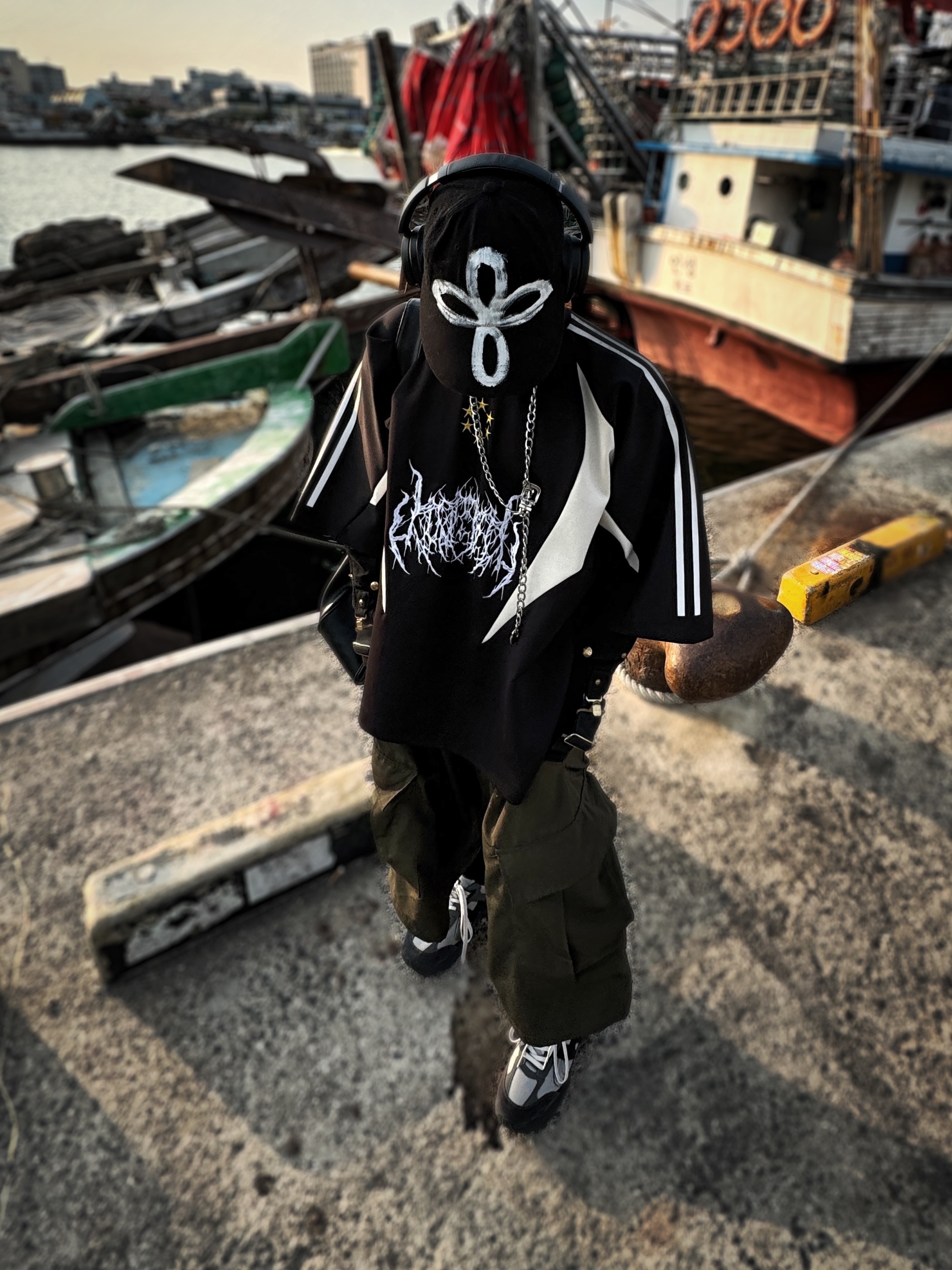 Project G/R Mega Buckle Hobo Bag Black, Ourpas 062 Jersey Black 착용 스타일 - 5