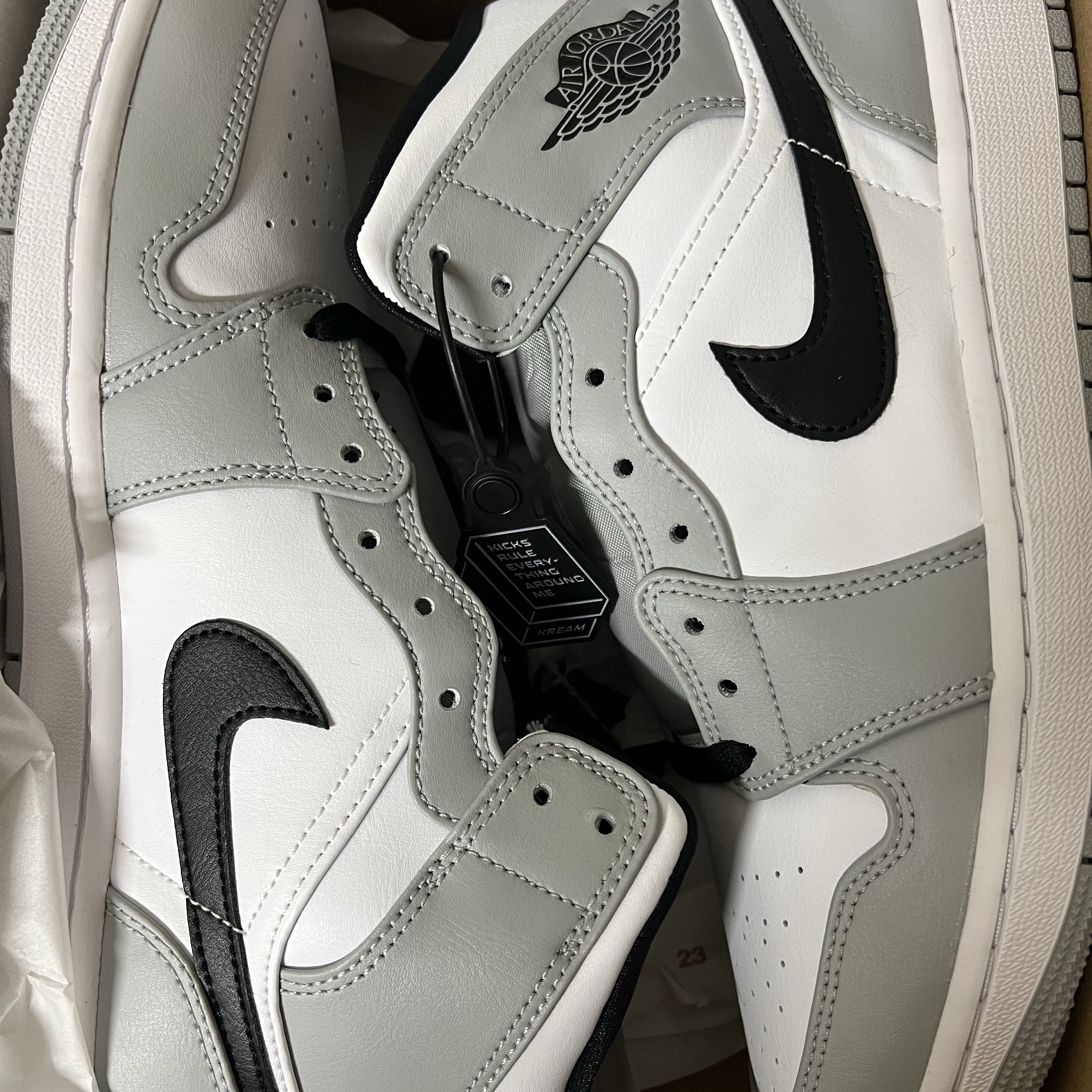 Jordan 1 Mid Light Smoke Grey 착용 스타일