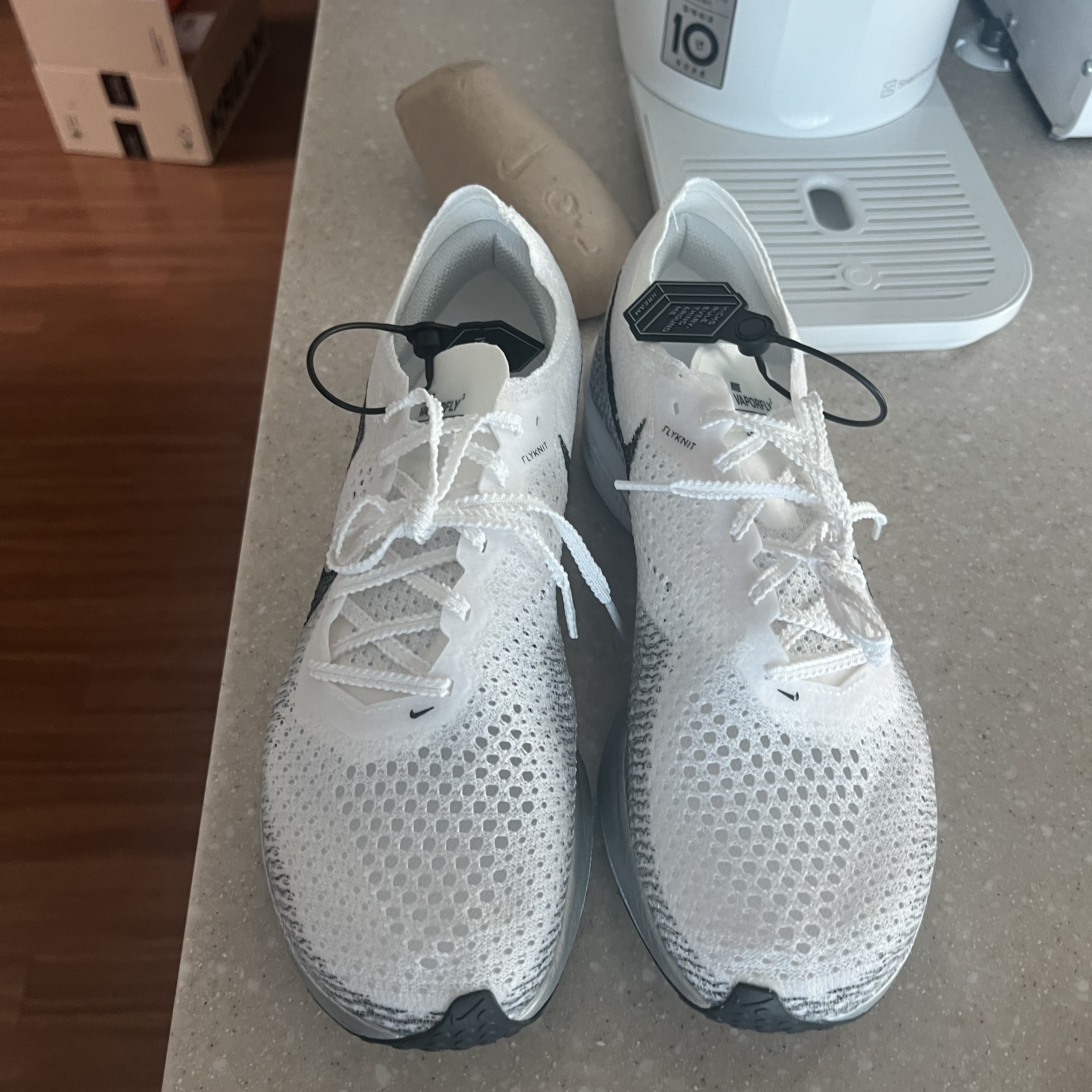 Nike ZoomX Vaporfly Next% 3 White Grey 착용 스타일