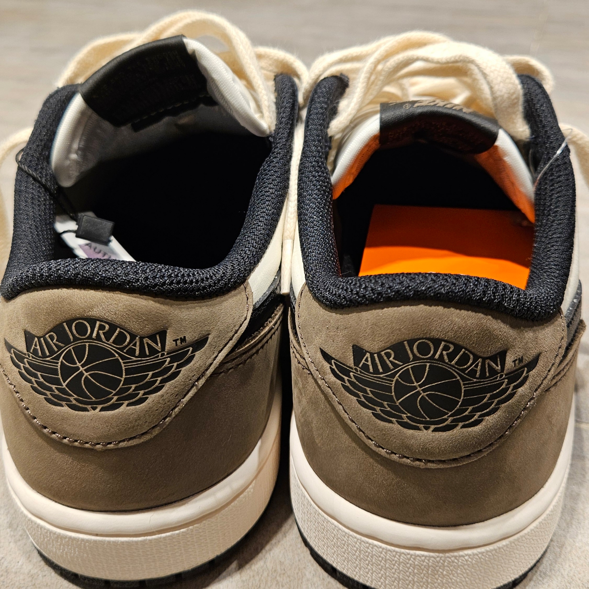 Jordan 1 Retro Low OG Mocha 착용 스타일 - 7