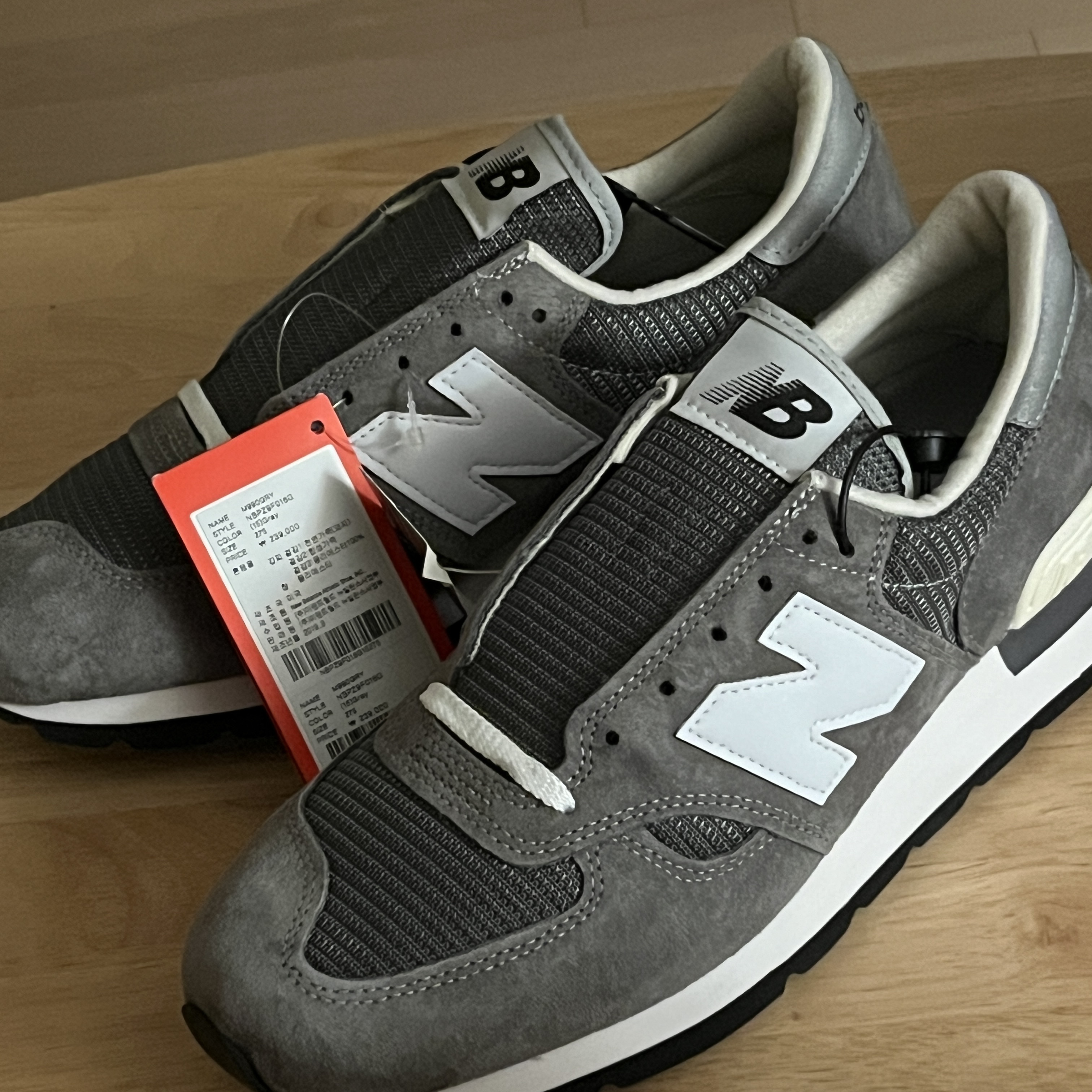 New Balance 990 Made in USA Grey 착용 스타일 - 1