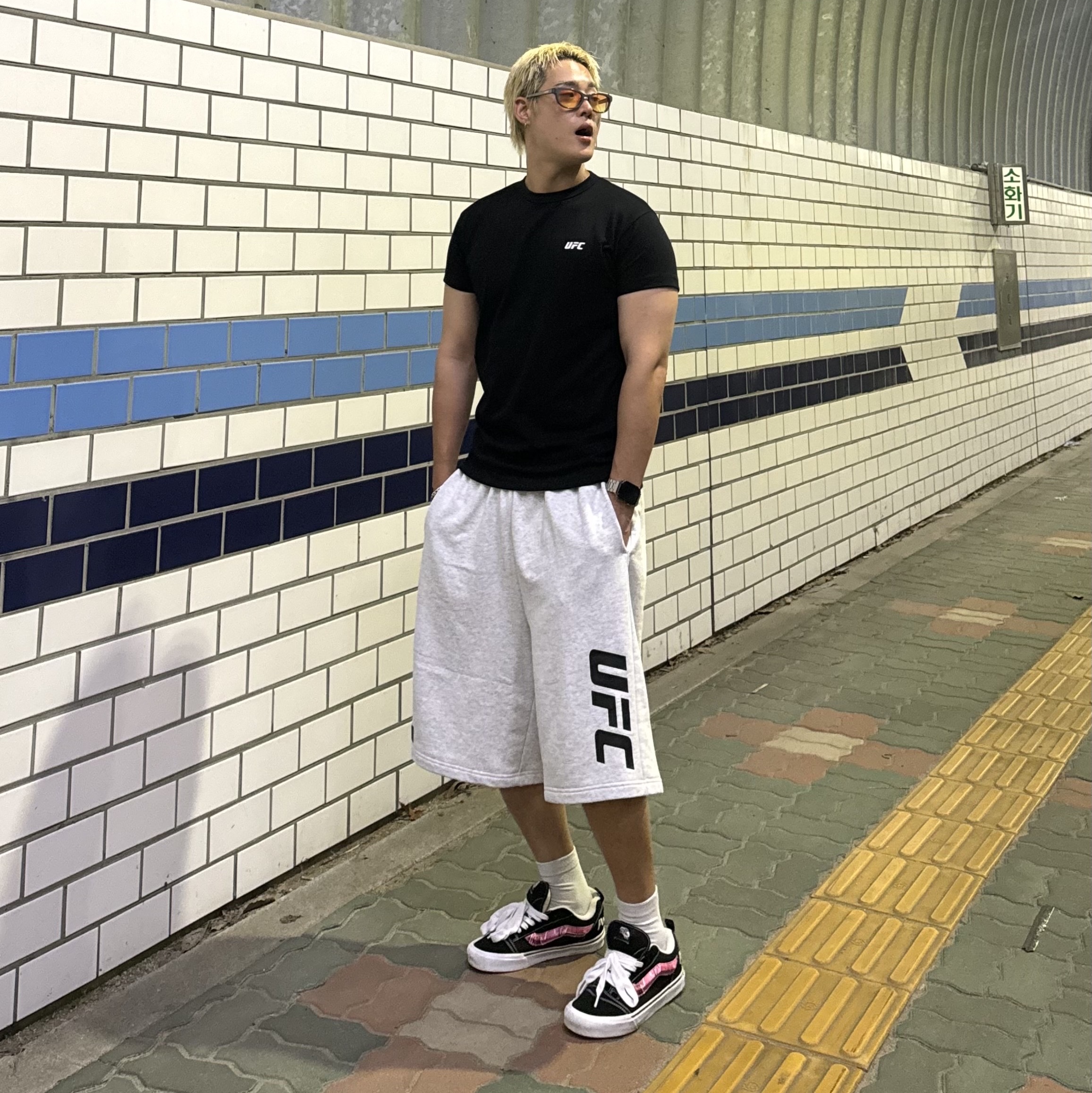 Vans x Peaches. Knu-Skool Black Pink 착용 스타일