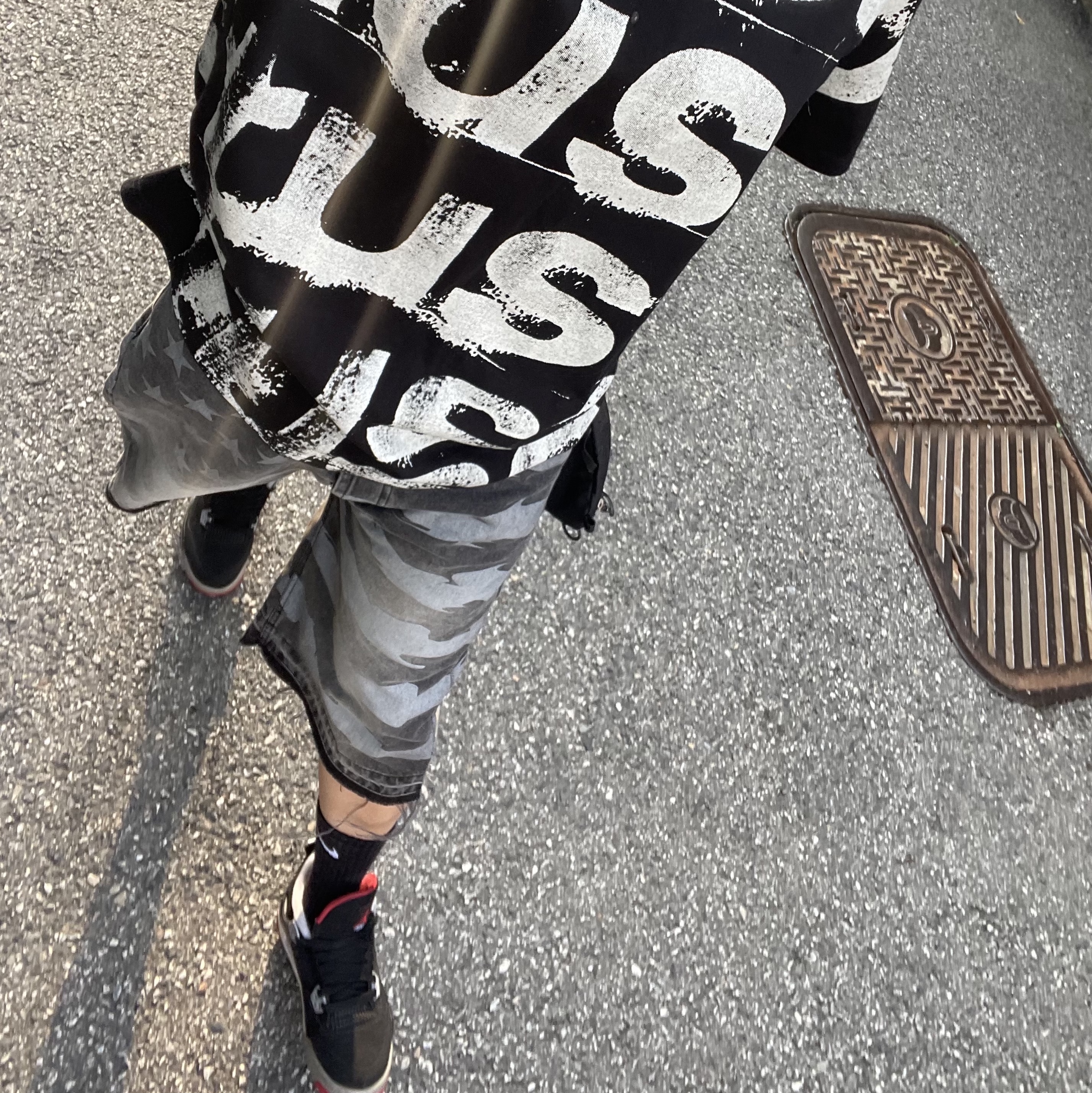 Stussy Stamp T-shirt Black, Jordan 4 Retro Bred Reimagined 착용 스타일