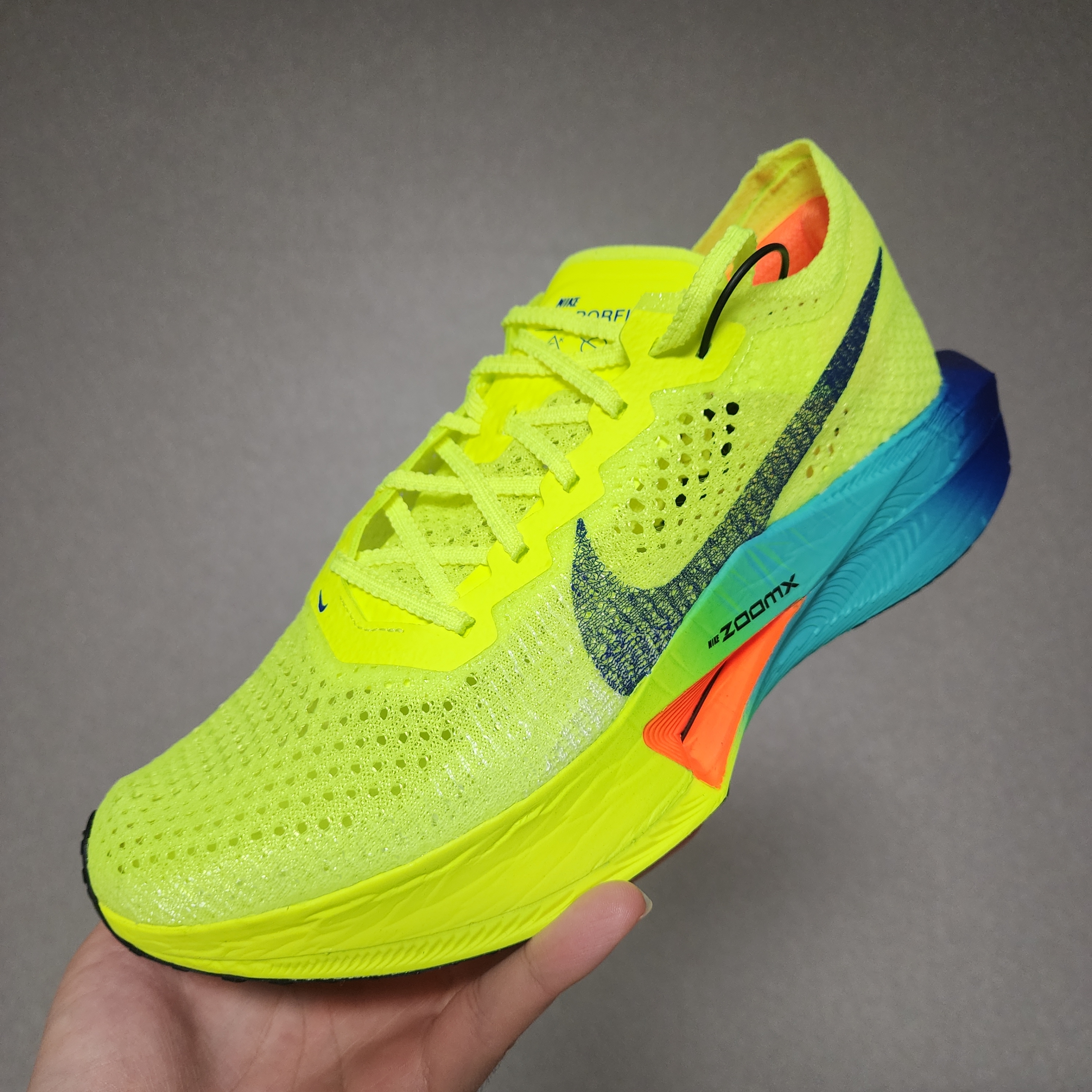 Nike ZoomX Vaporfly Next% 3 Volt Scream Green 착용 스타일