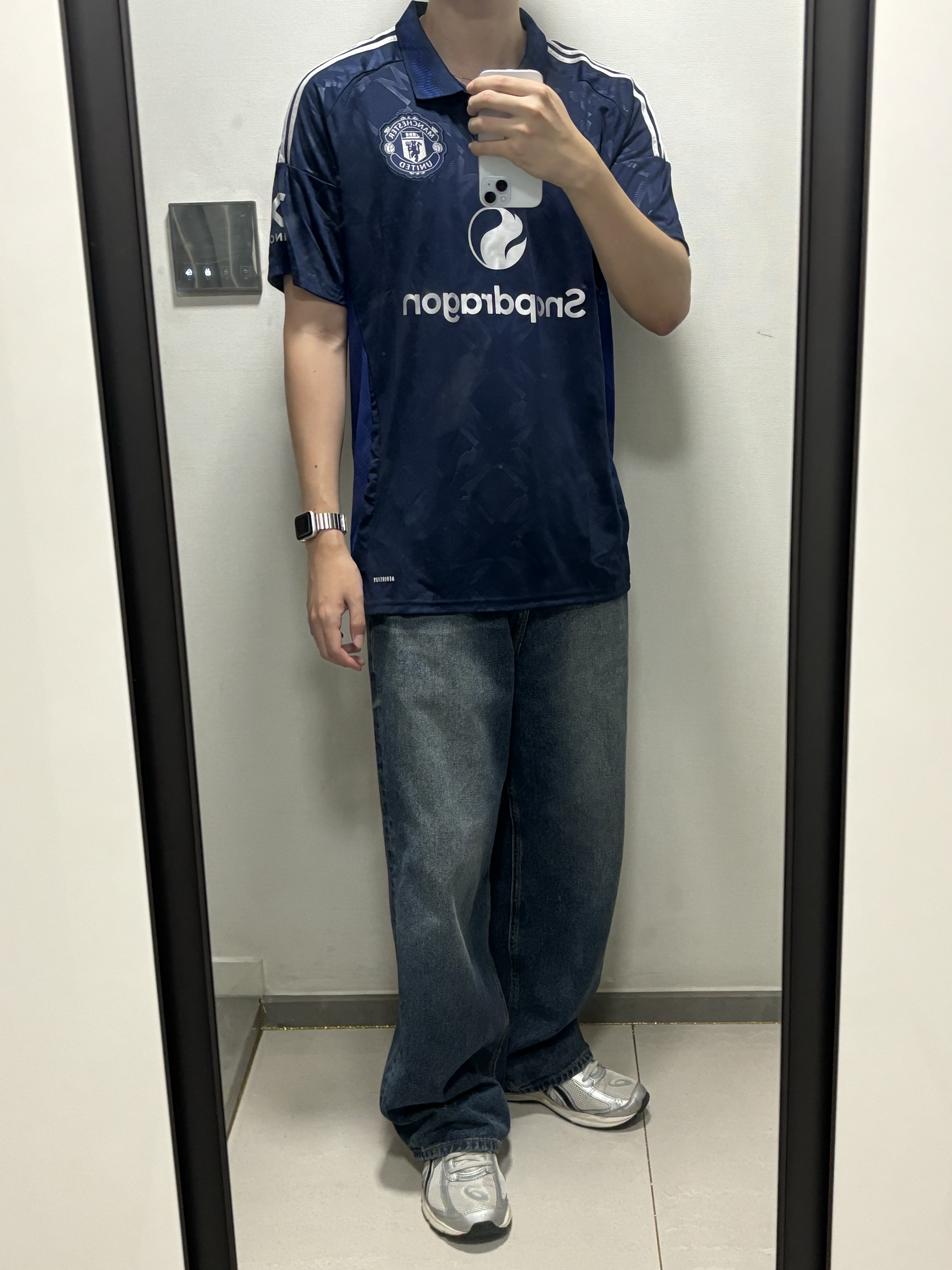 Adidas Manchester United 2024/25 Away Jersey Night Indigo - KR Sizing (Non Marking Ver.), Asics Jog 100 S White Black - 2E Wide 착용 스타일