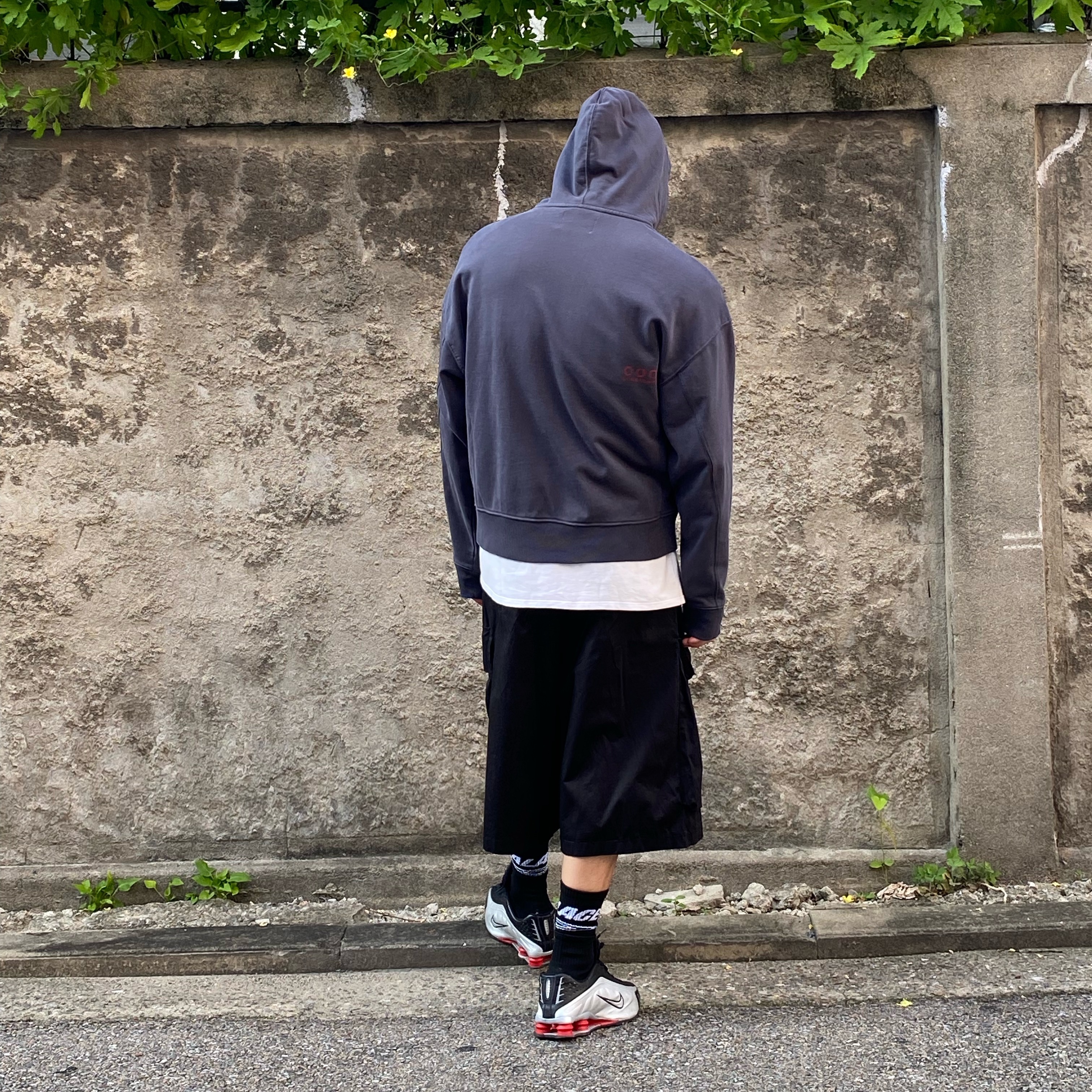 Nike Shox R4 Black and Metallic Silver, Palace x Umbro Socks Black - 24SS 착용 스타일 - 5
