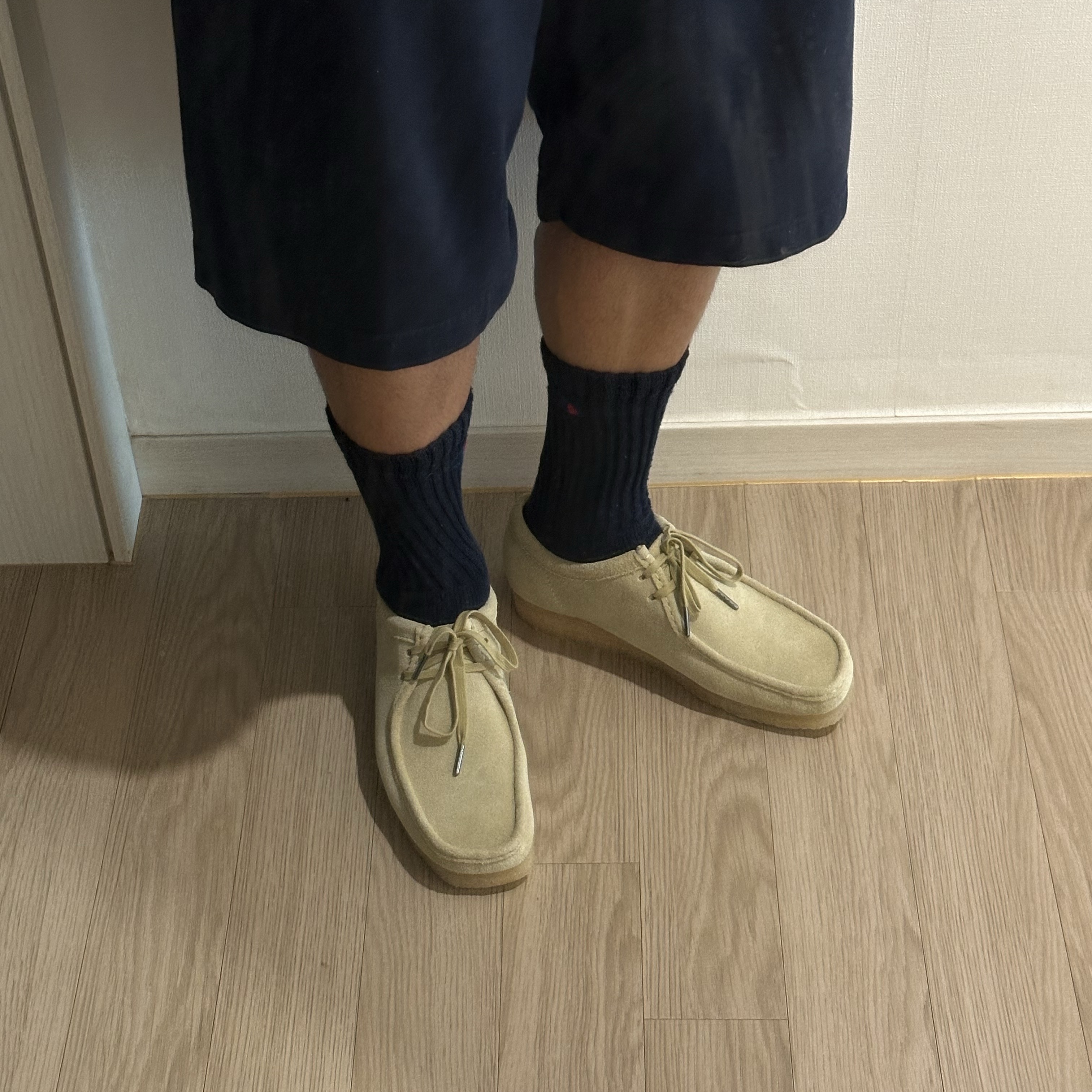 Clarks Wallabee Maple Suede 착용 스타일 - 4