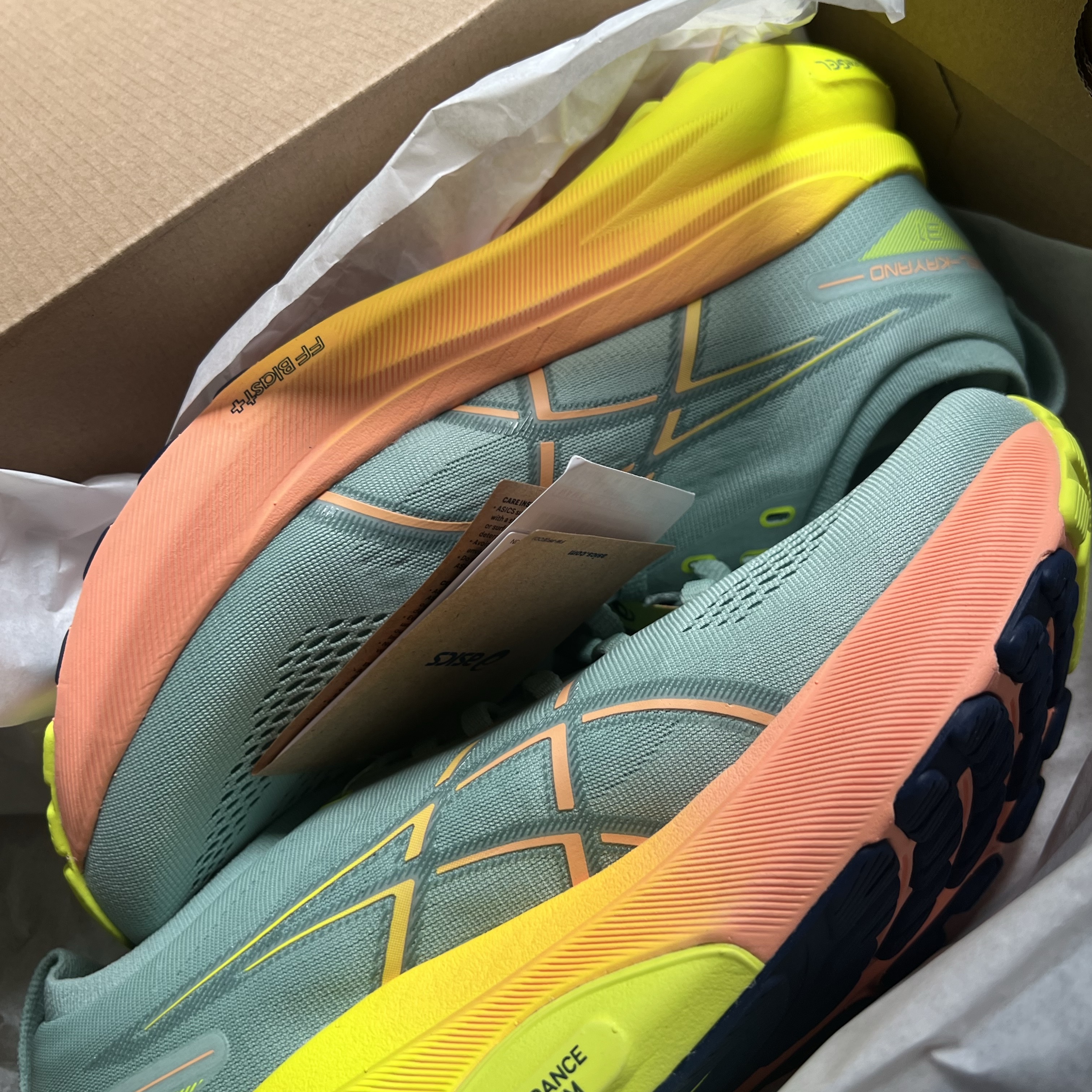 Asics Gel-Kayano 31 Paris Light Celadon Safety Yellow 착용 스타일