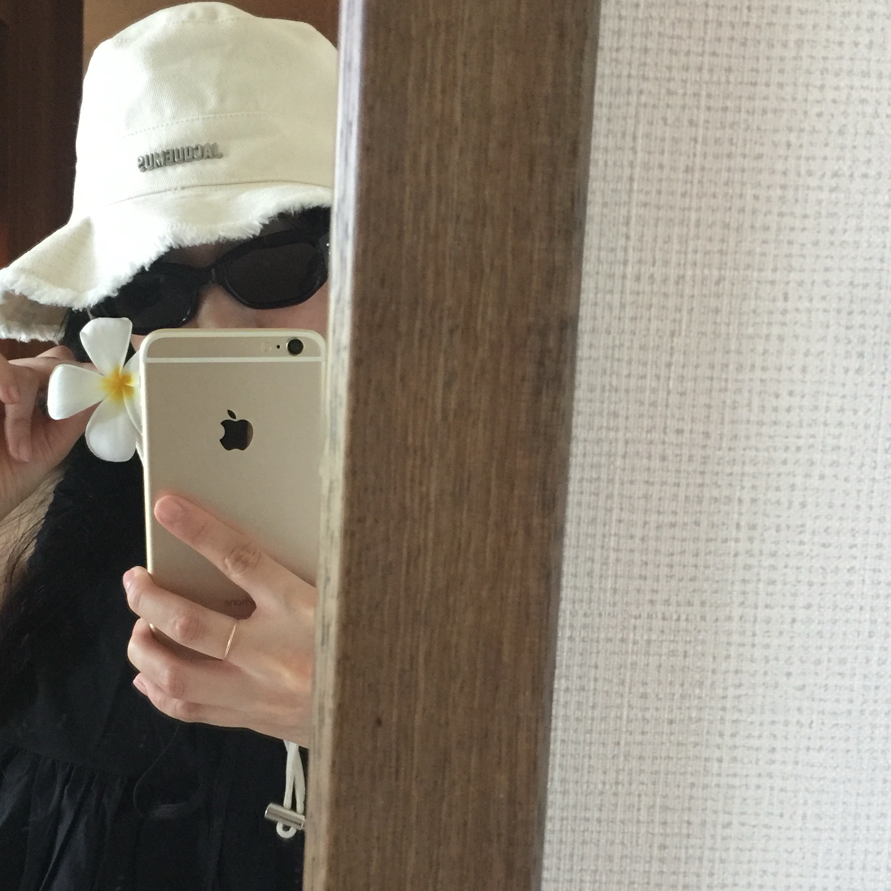 Jacquemus Le Bob Artichaut Bucket Hat Off White 착용 스타일