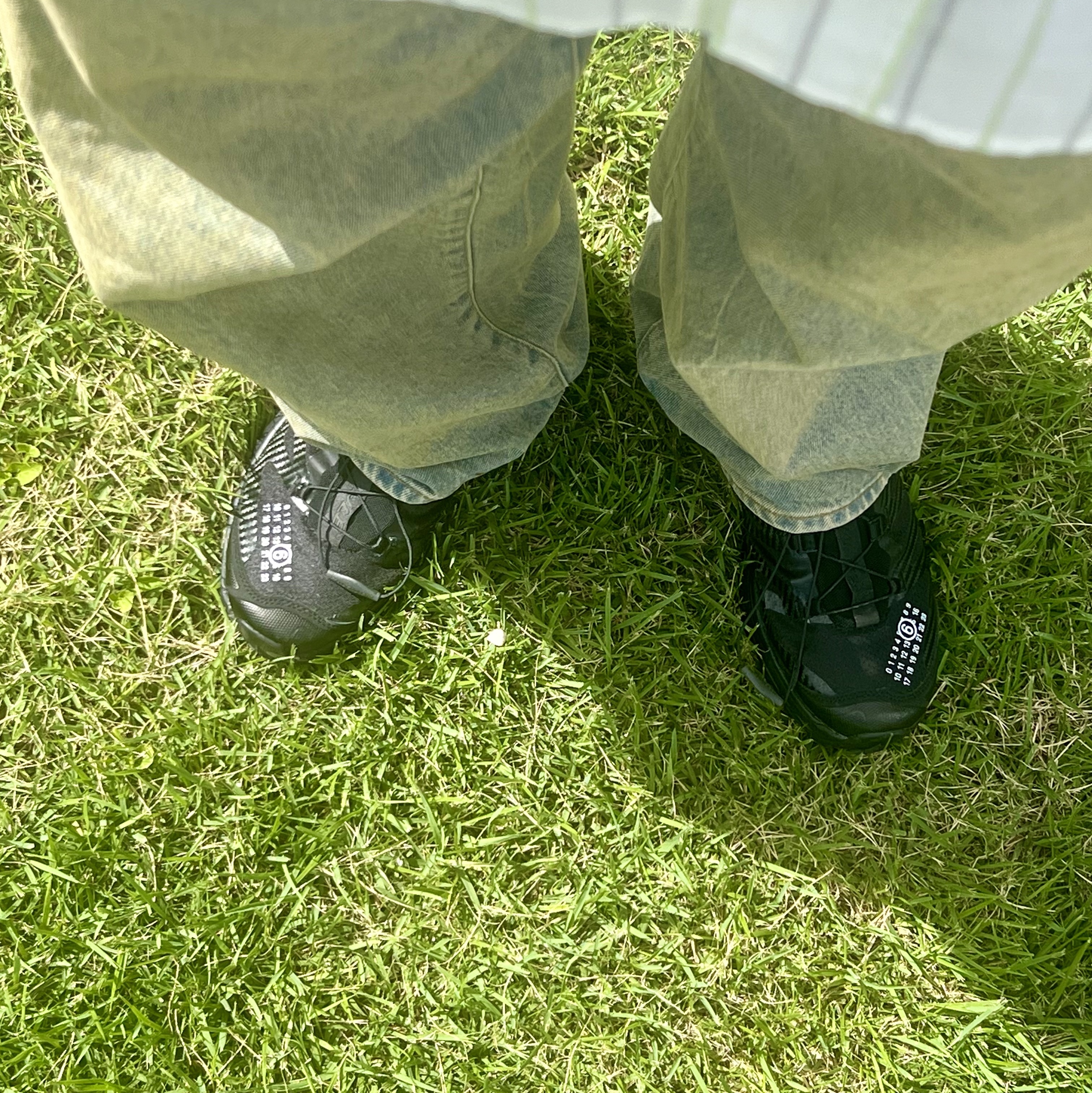 Salomon x MM6 Maison Margiela XT-4 Mule Black, Stussy Denim Big OL' Jean Washed Beach Wash 착용 스타일