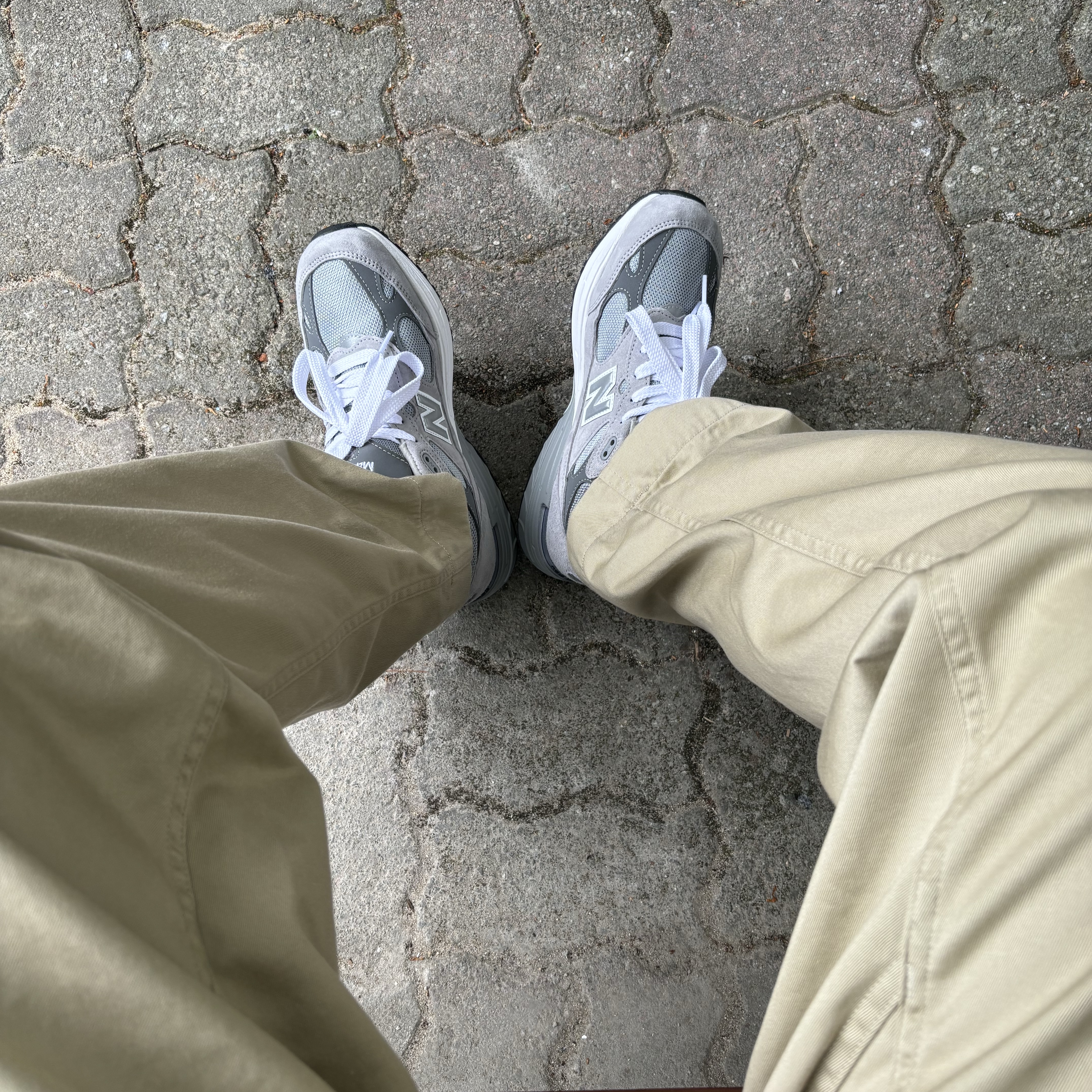 New Balance 993 Made in USA Grey - D Standard, Nanamica Wide Chino Pants Khaki 착용 스타일