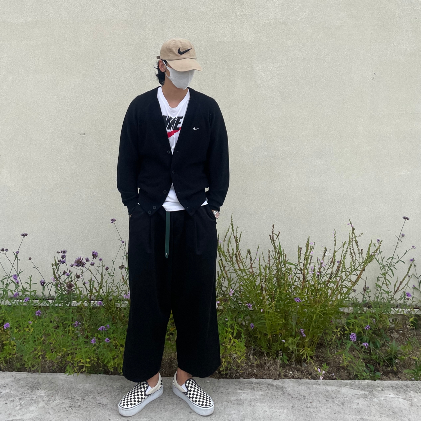 Vans Classic Slip-On Stackform Checkerboard Black, Nike SB Skateboarding Cardigan Black - Asia 착용 스타일