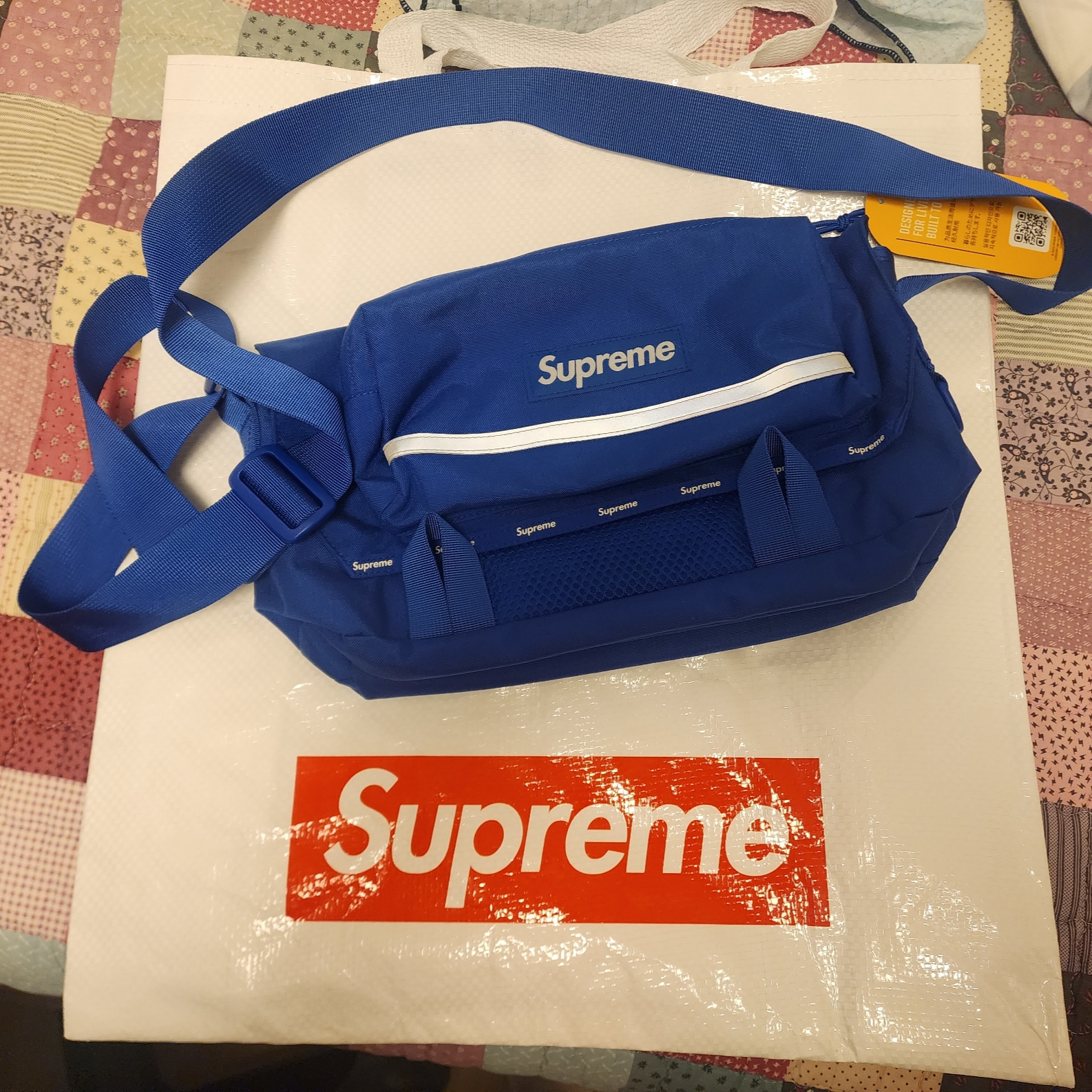 Supreme Messenger Bag Blue - 24FW, Supreme x Tetris Mini Red - 24SS (Korean Ver.) 착용 스타일 - 2