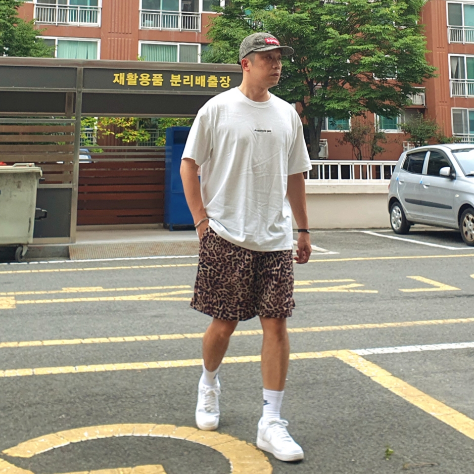 Nike Air Force 1 '07 Low White, Nike Everyday Essential Crew Socks White Black (3 Pack/Korean Ver.) 착용 스타일 - 1