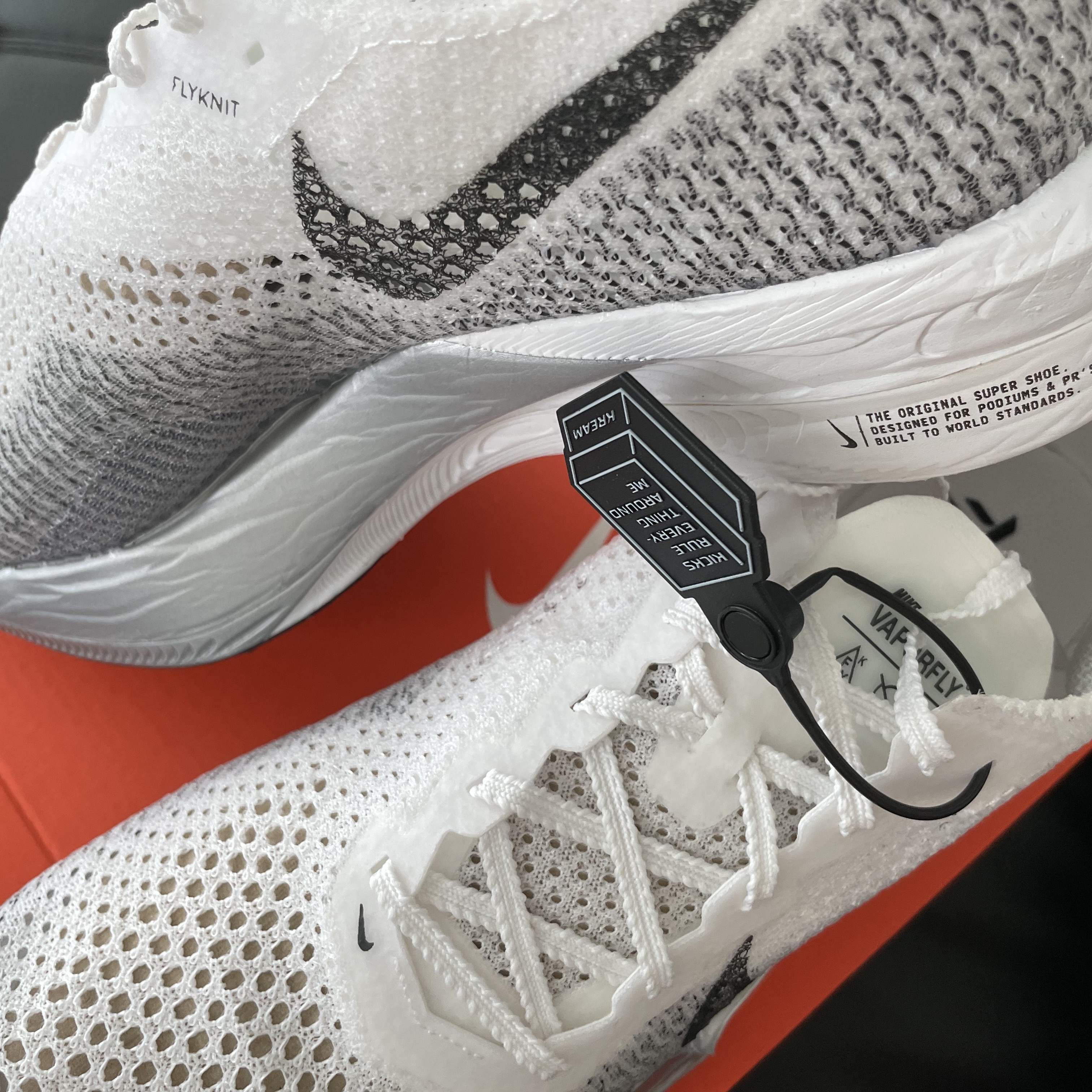 Nike ZoomX Vaporfly Next% 3 White Grey 착용 스타일