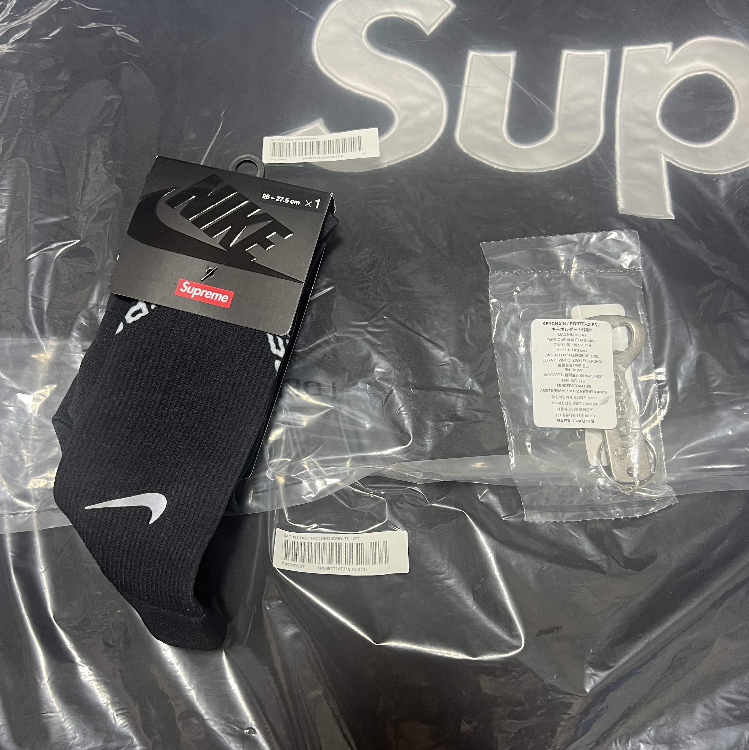 Supreme Satin Applique Hooded Sweatshirt Black - 24FW, Supreme Satin Applique Sweatpants Black - 24FW 착용 스타일