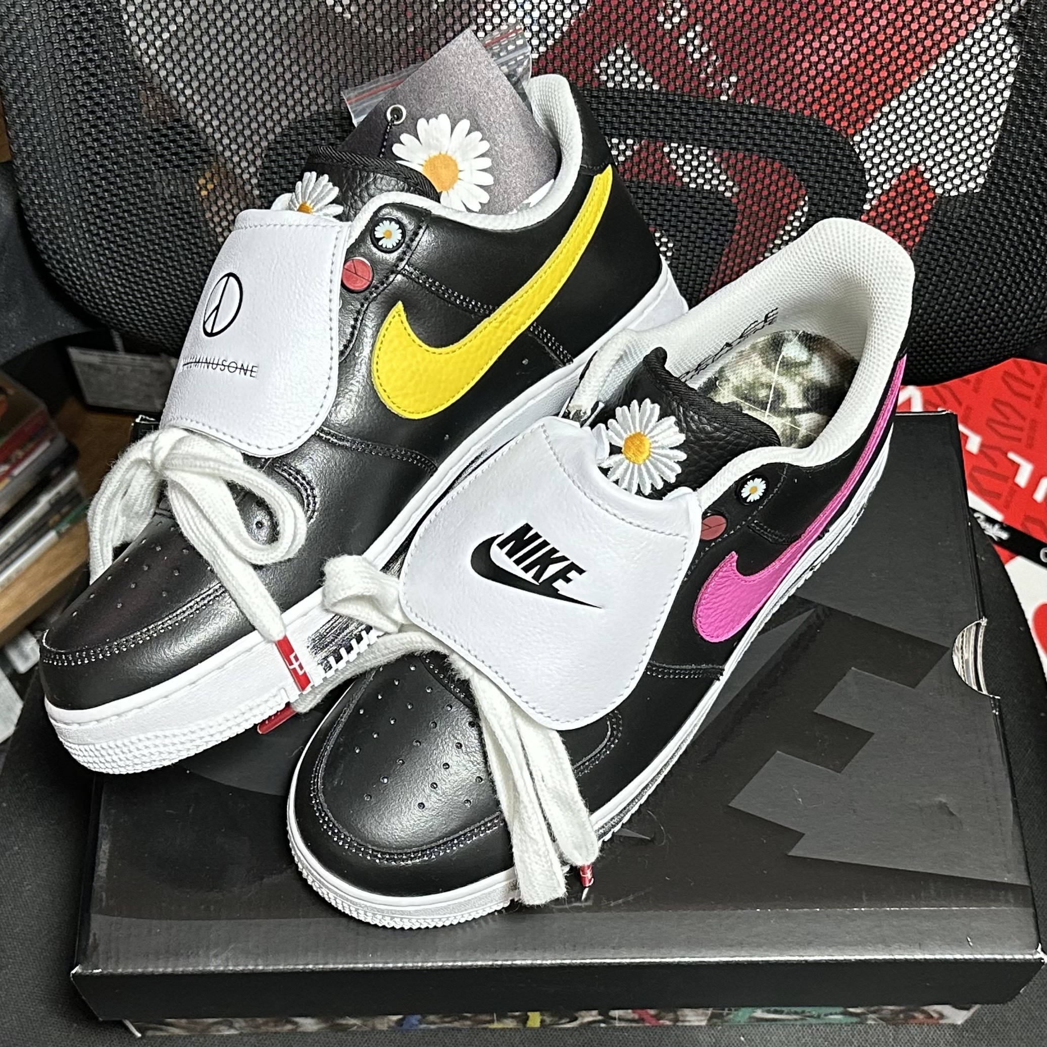Nike x Peaceminusone Air Force 1 Low Para-Noise 3.0 Black and Multicolor, Nike x Peaceminusone Kwondo1 White 착용 스타일 - 3