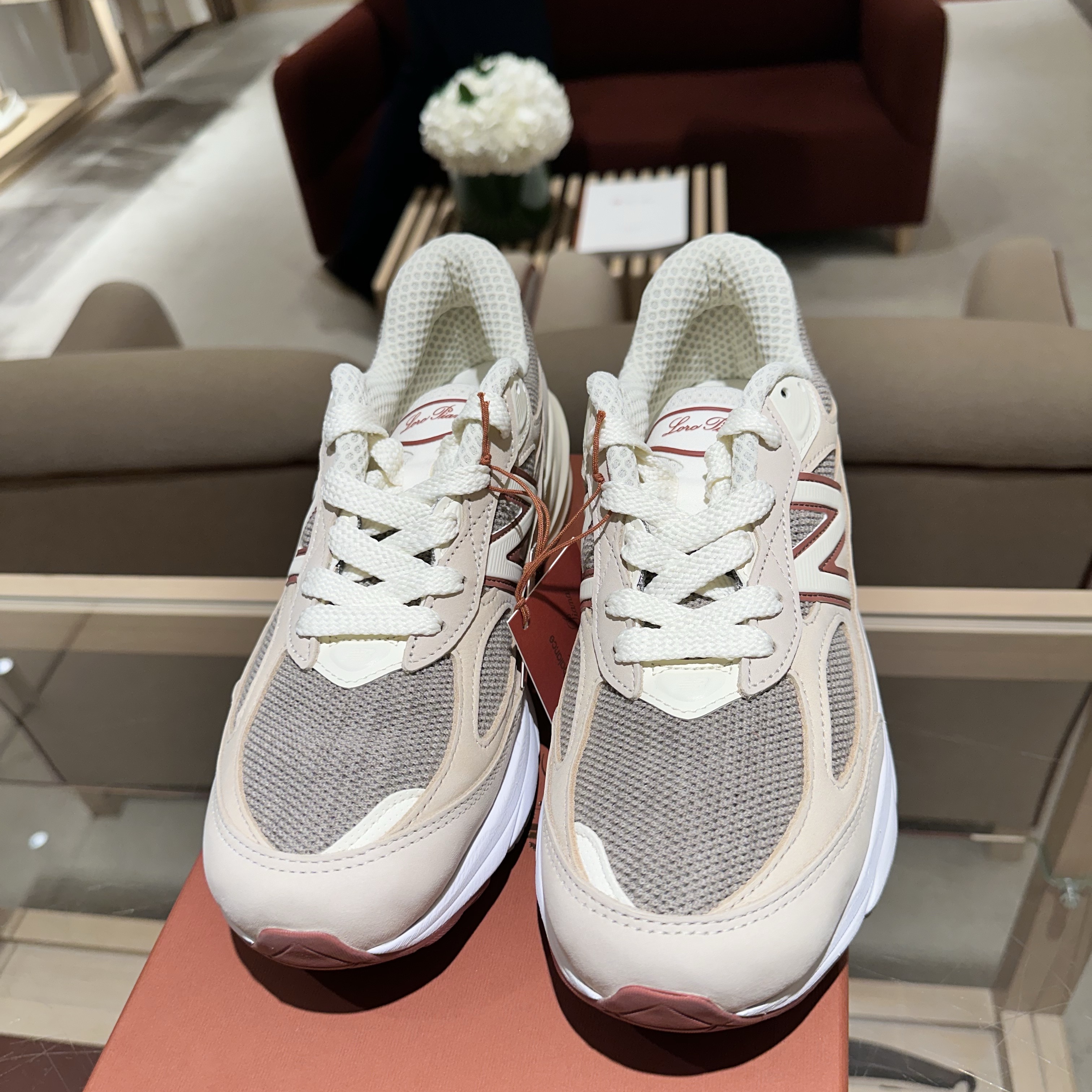 New Balance x Loro Piana 990v6 Made in USA Cream 착용 스타일 - 3